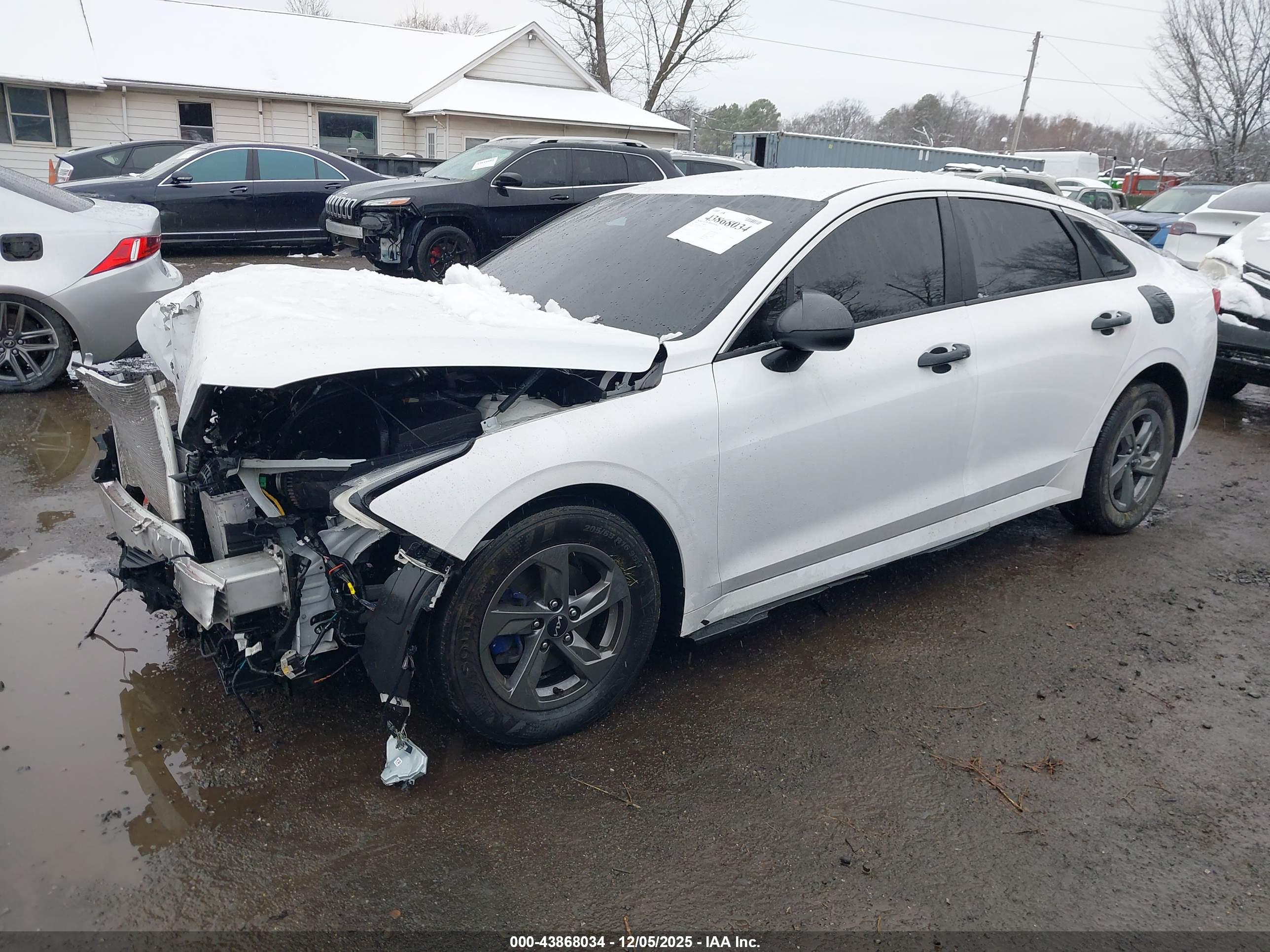 KIA K5 image 2