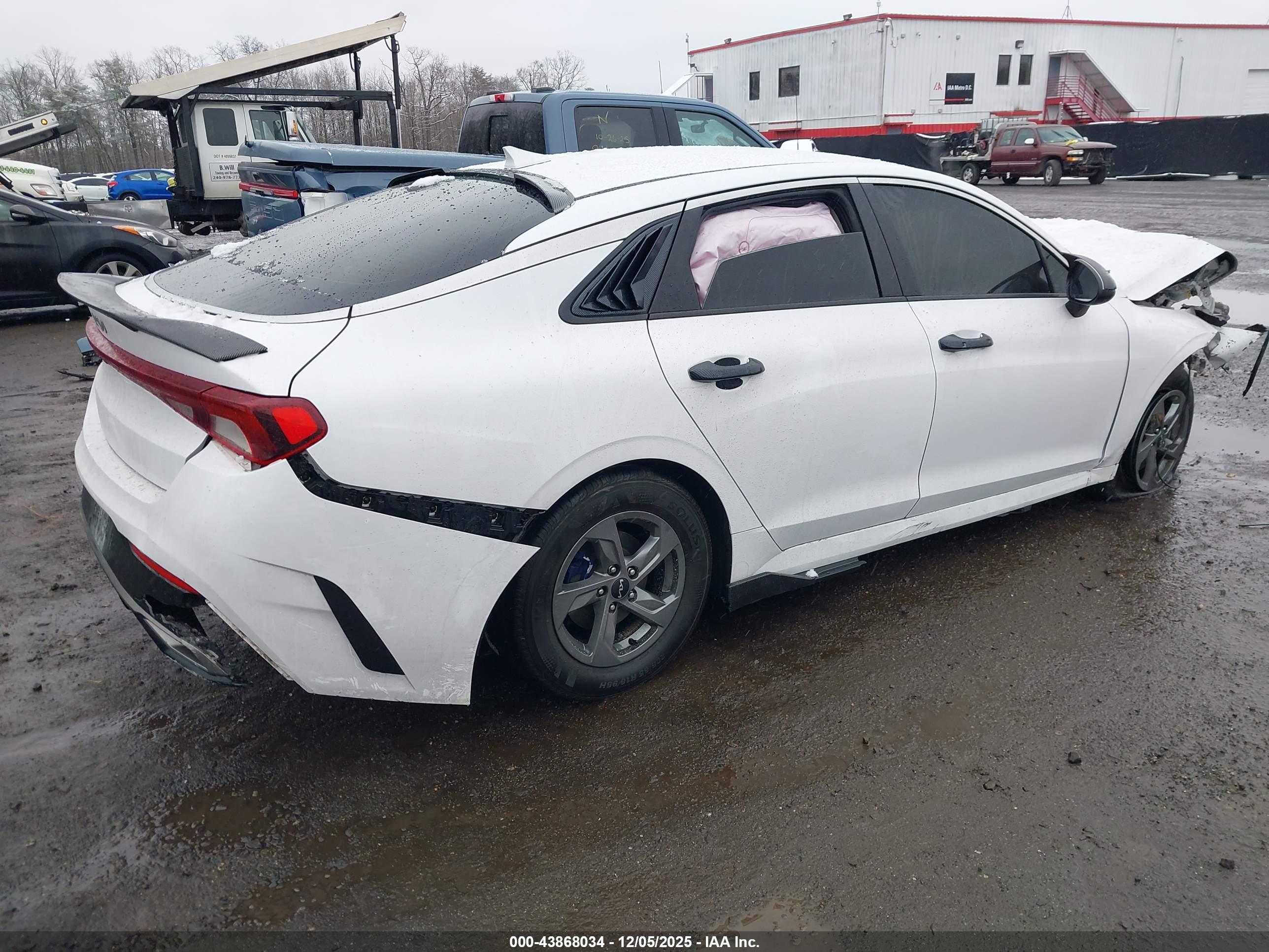KIA K5 image 4