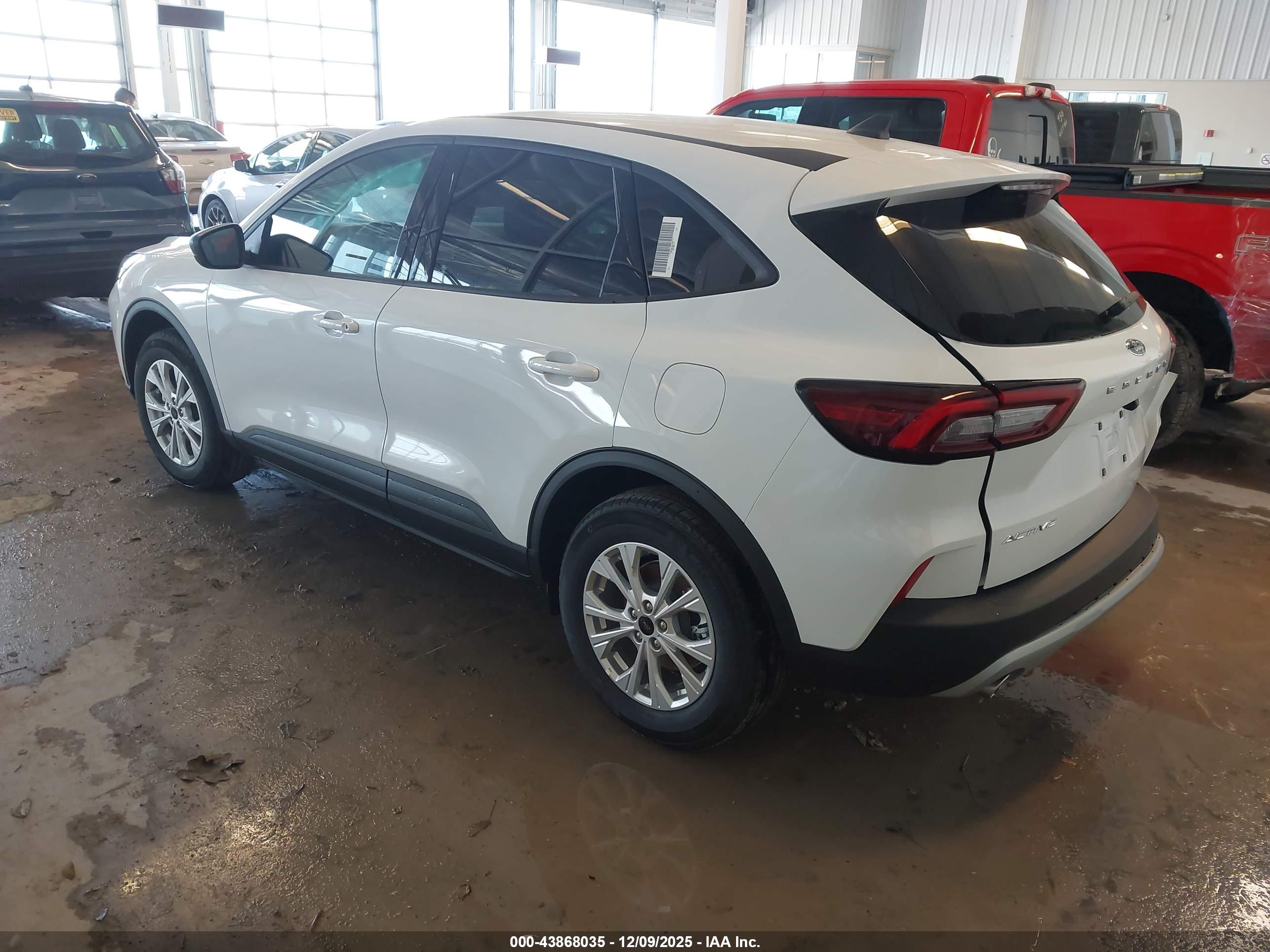 FORD ESCAPE image 3