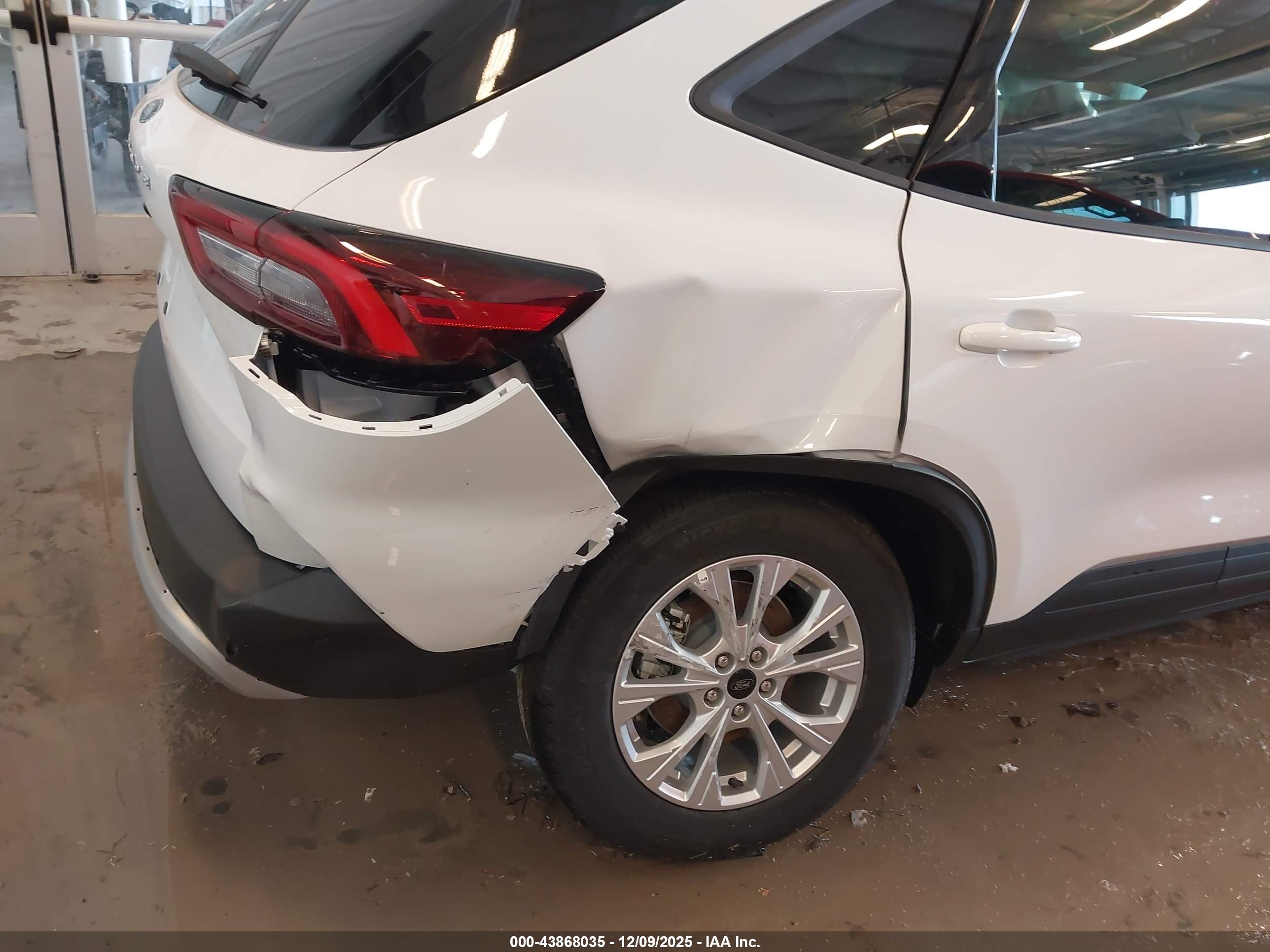 FORD ESCAPE image 6