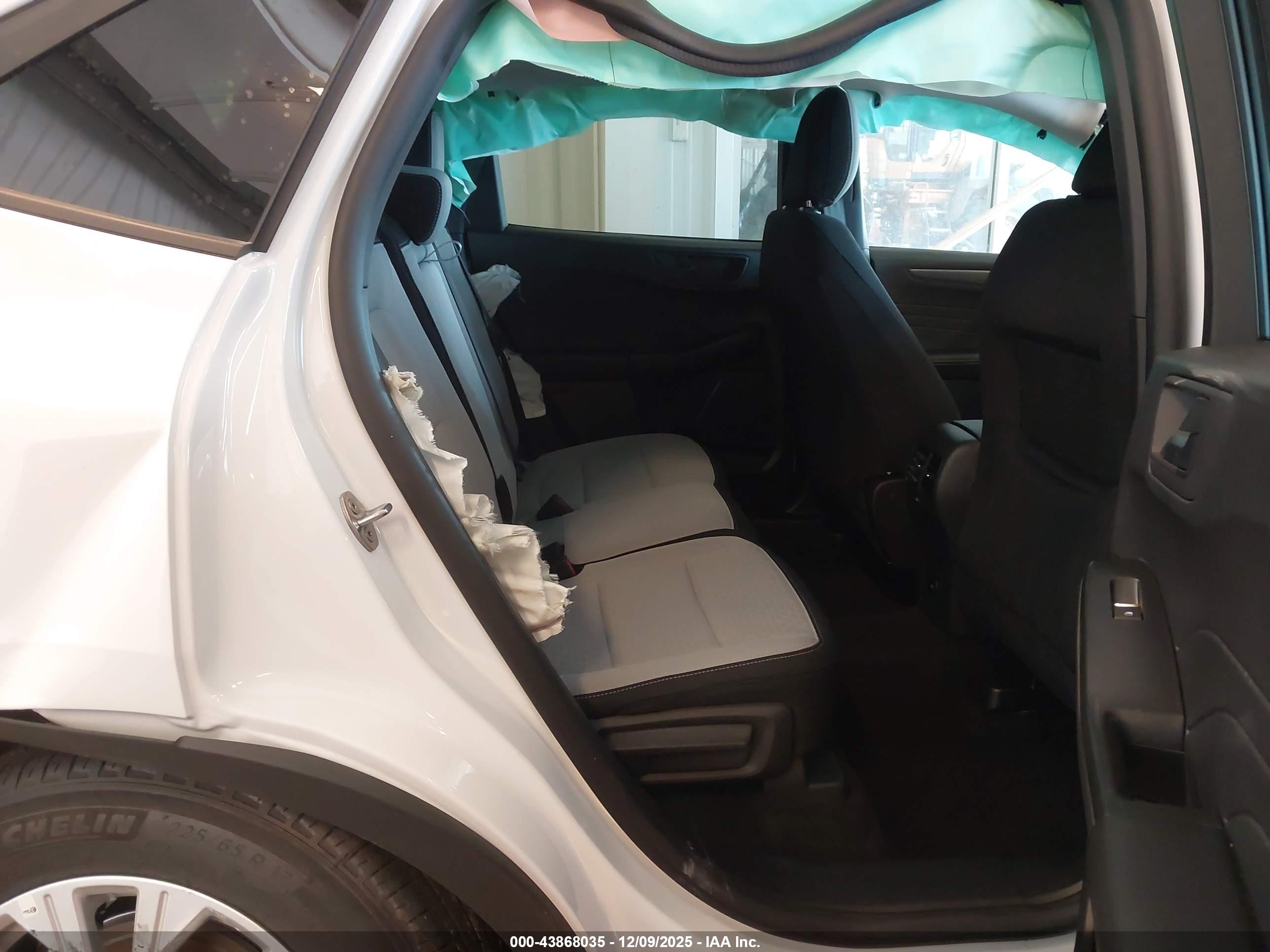 FORD ESCAPE image 8
