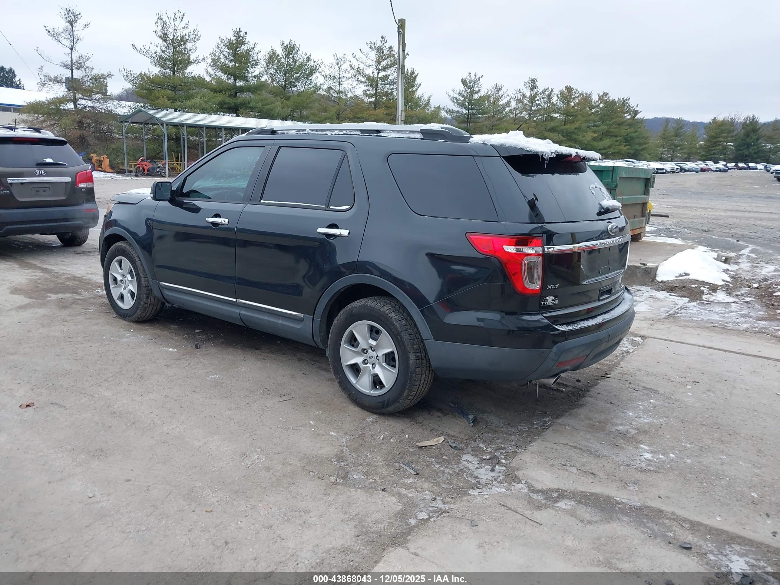 FORD EXPLORER image 3