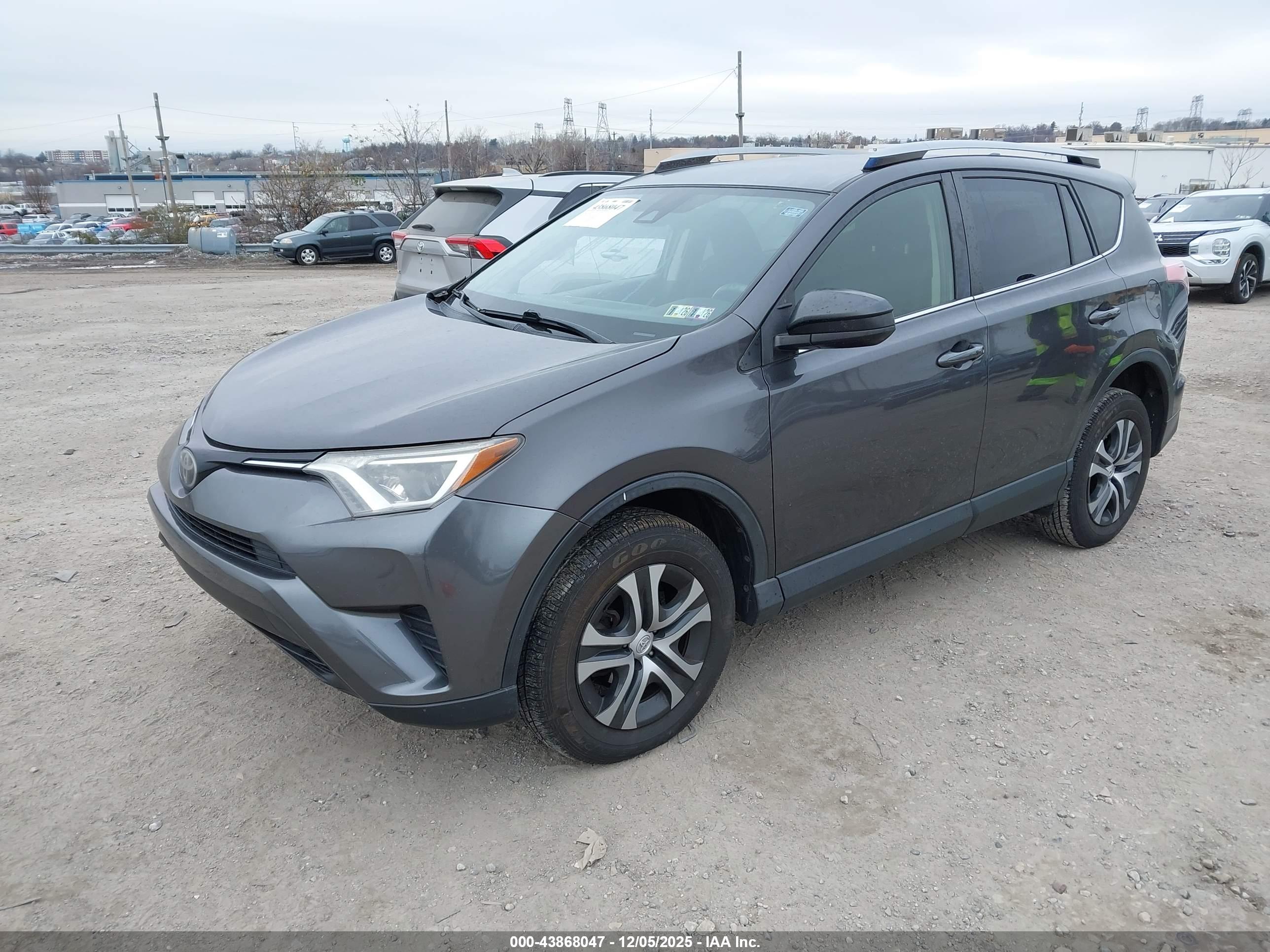 TOYOTA RAV4 image 2