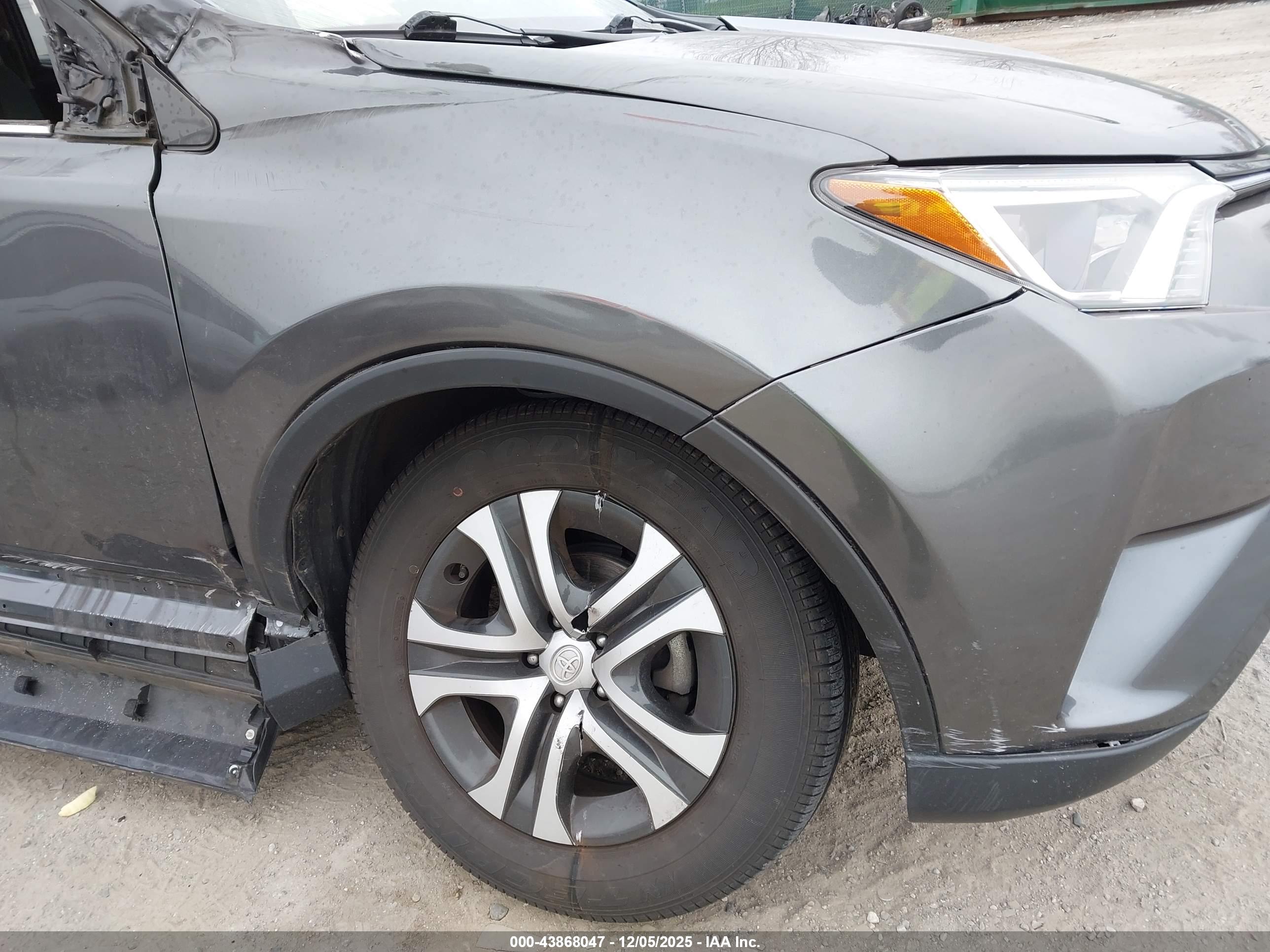 TOYOTA RAV4 image 6