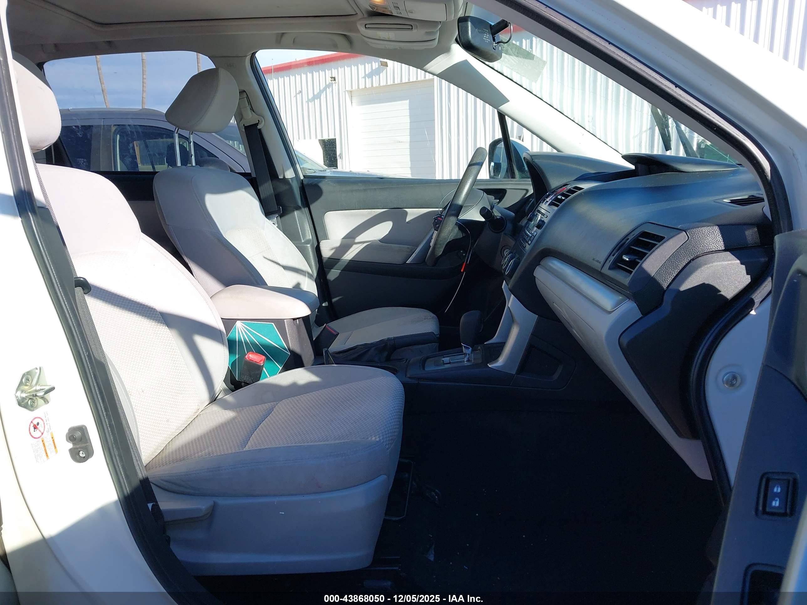 SUBARU FORESTER image 5