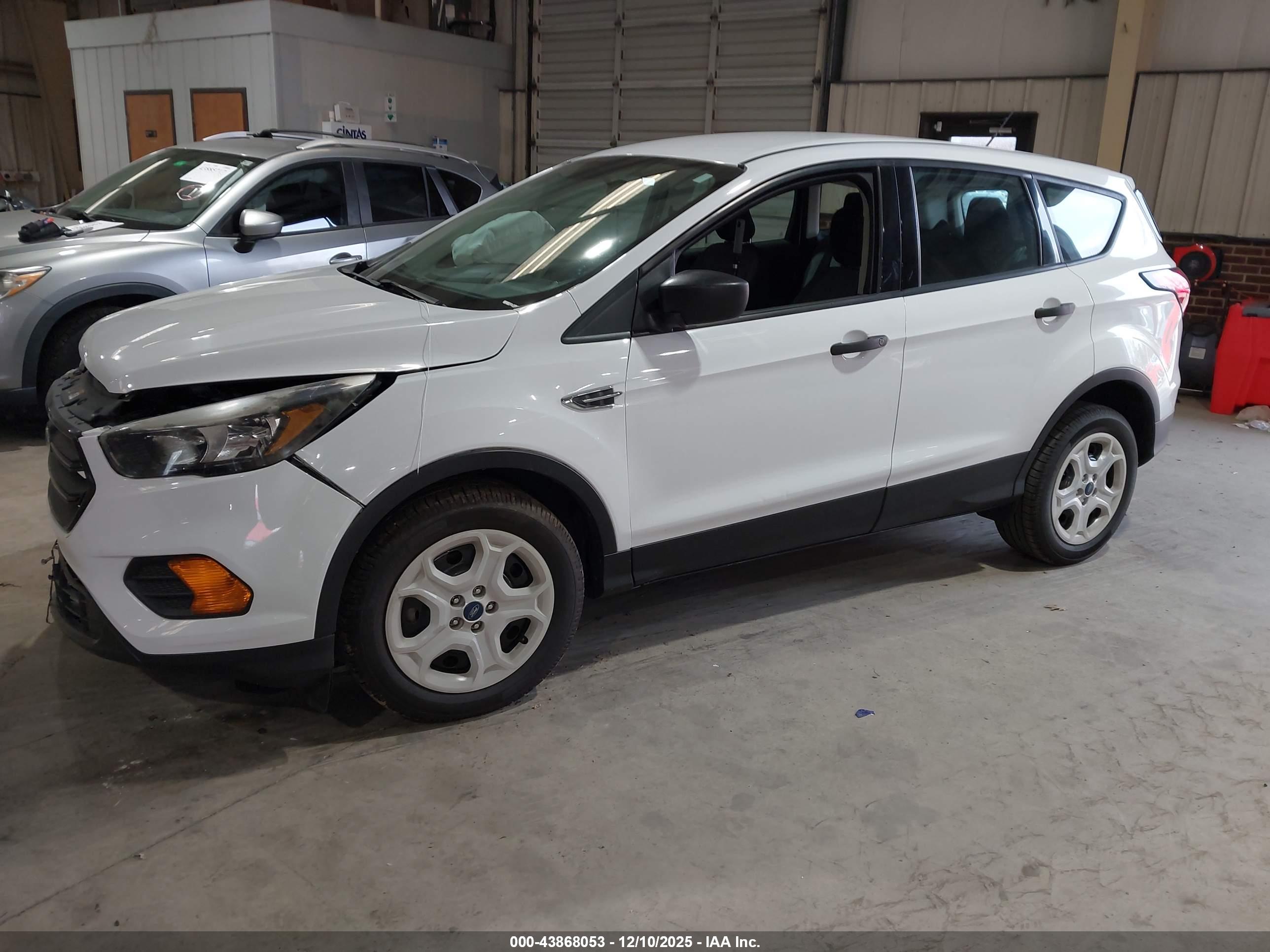 FORD ESCAPE image 2