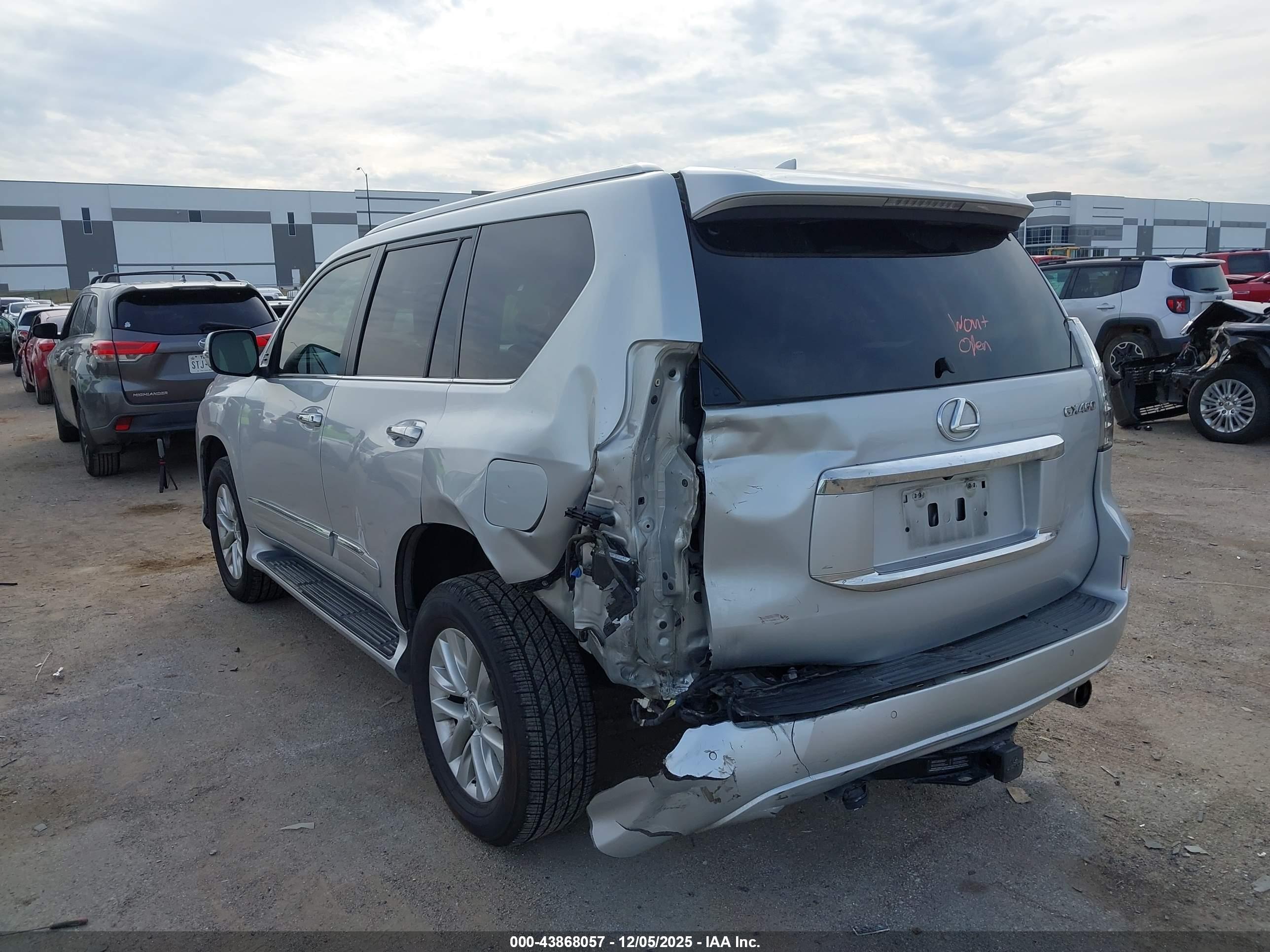LEXUS GX image 3