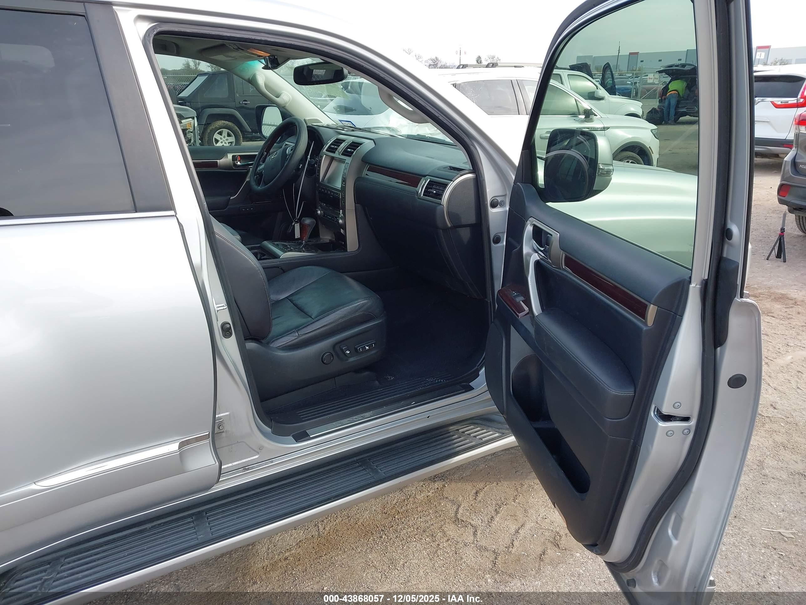 LEXUS GX image 5