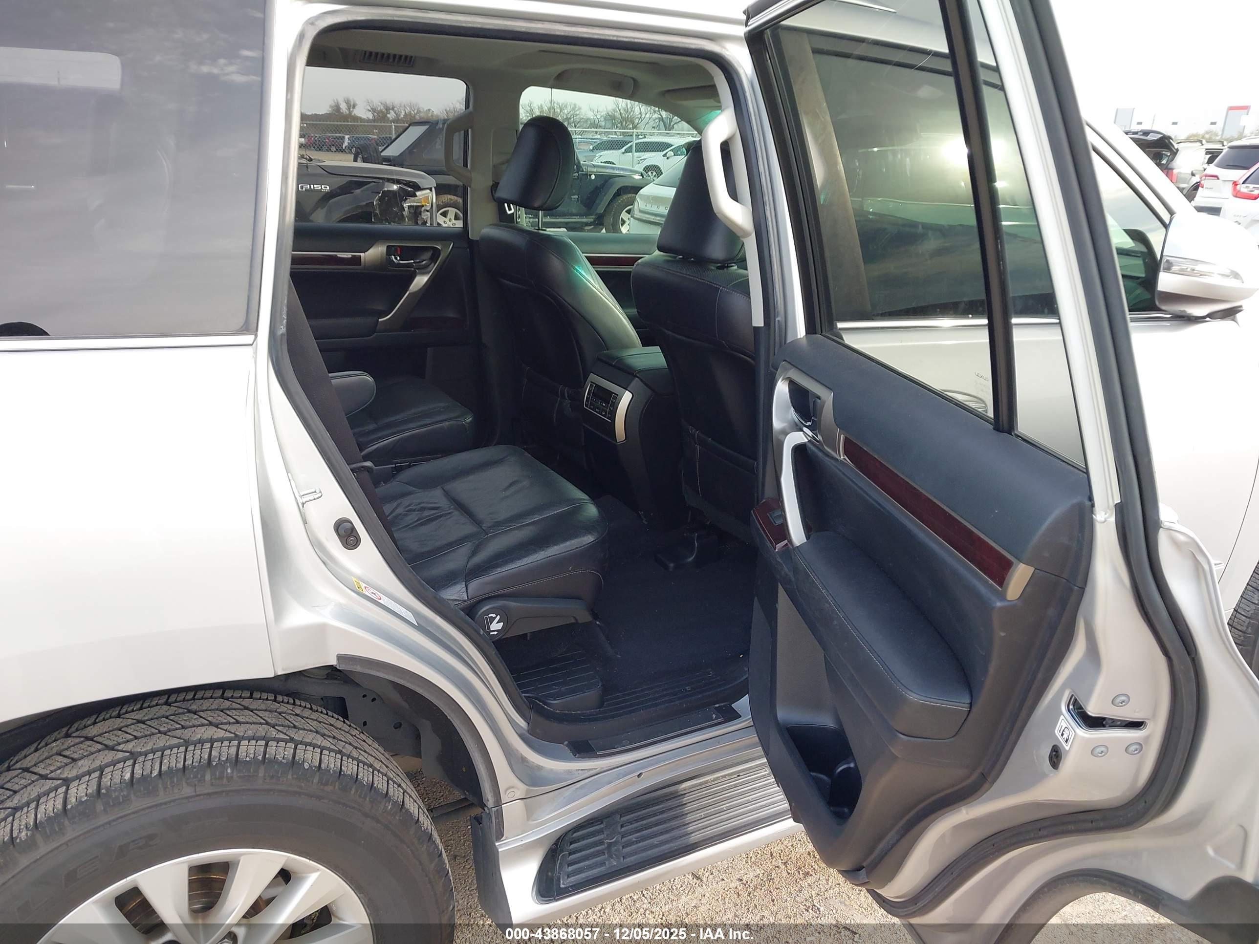 LEXUS GX image 8