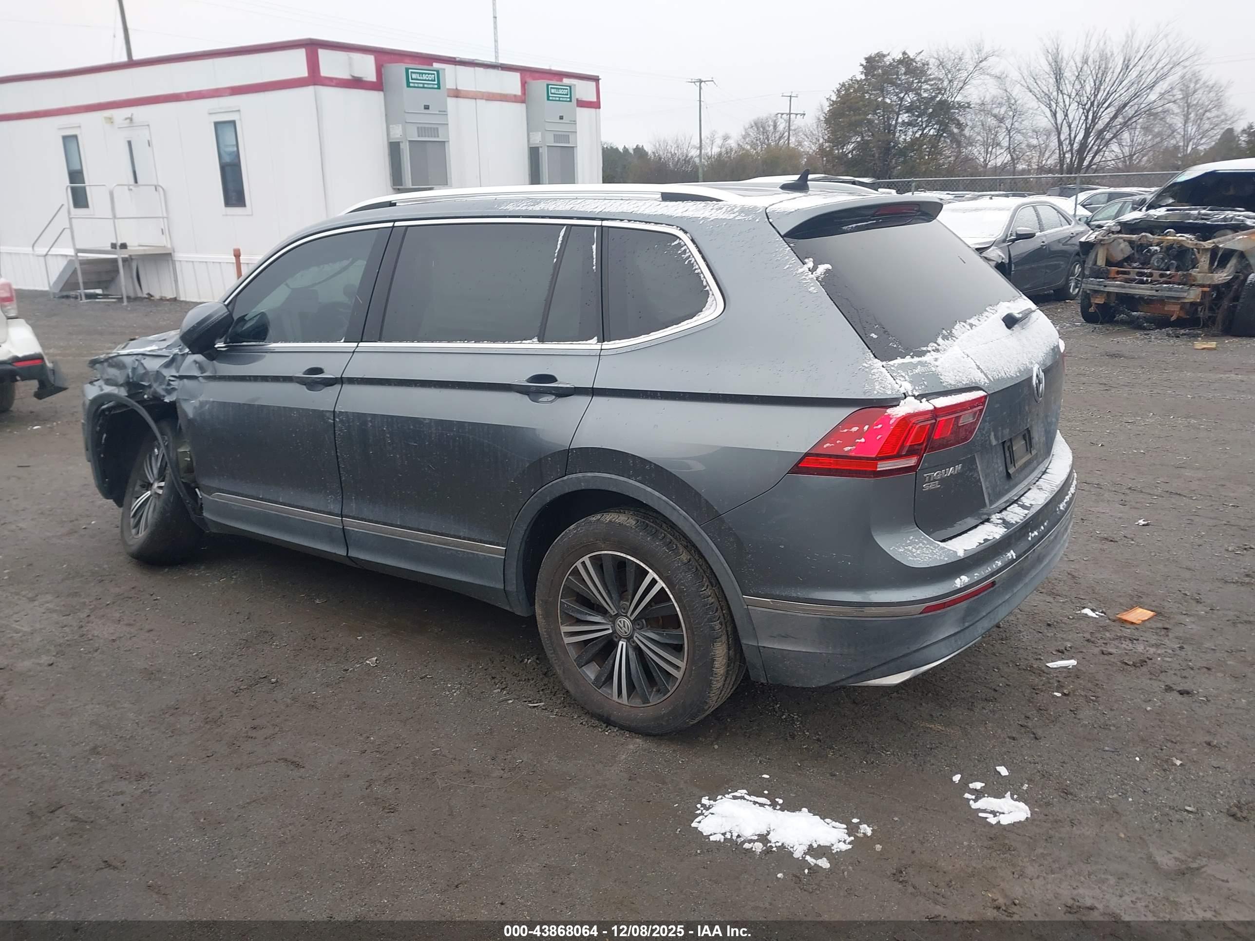 VOLKSWAGEN TIGUAN image 3