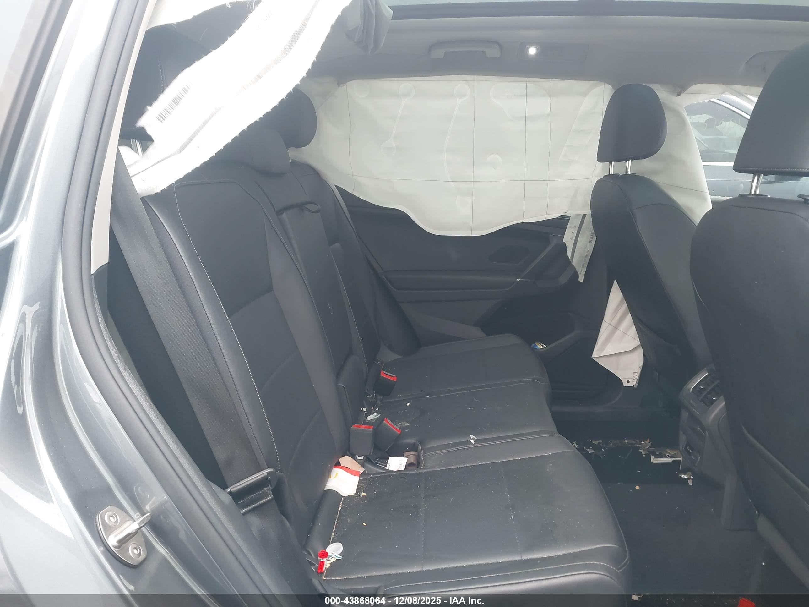 VOLKSWAGEN TIGUAN image 8