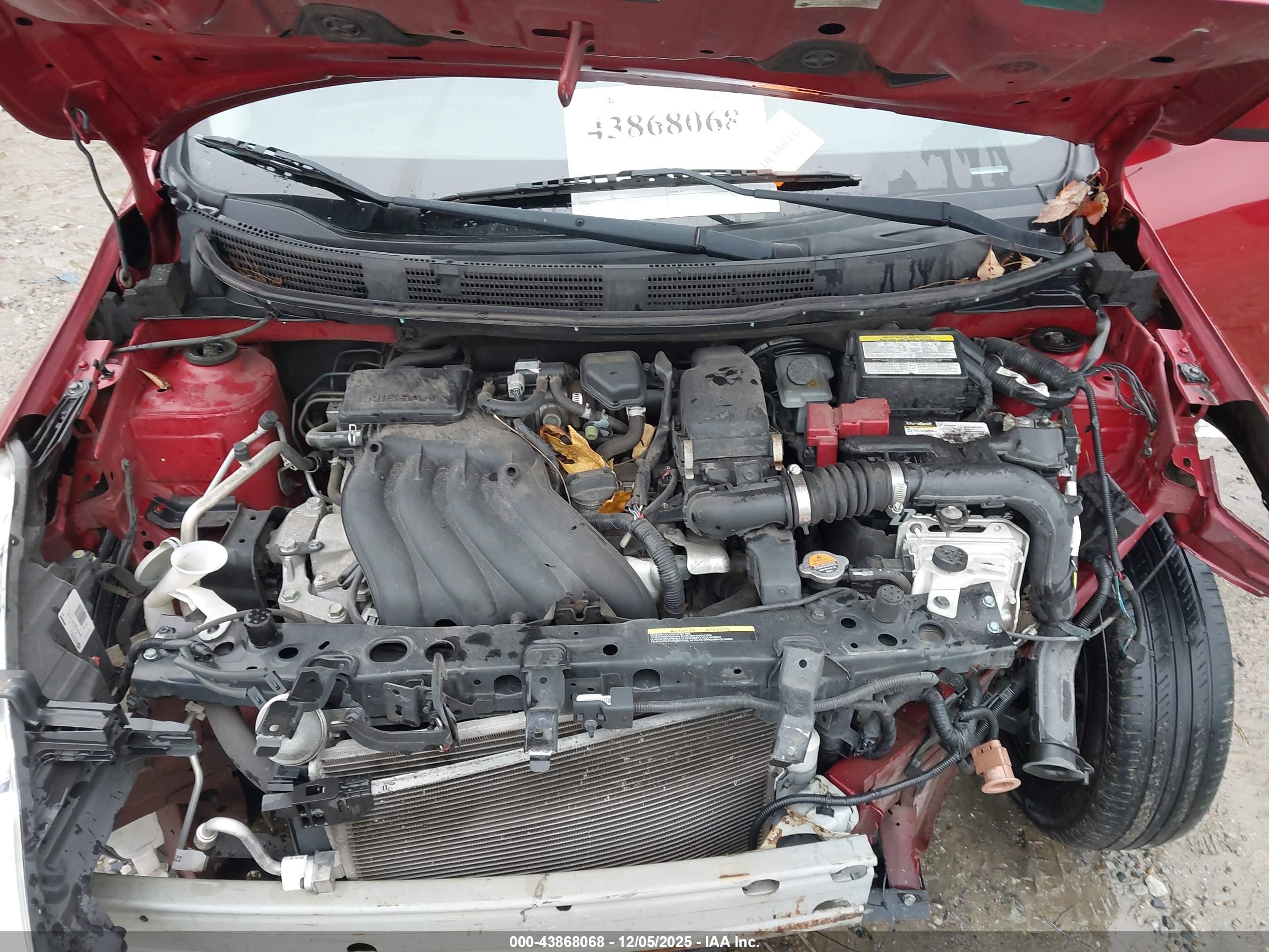 NISSAN VERSA image 10