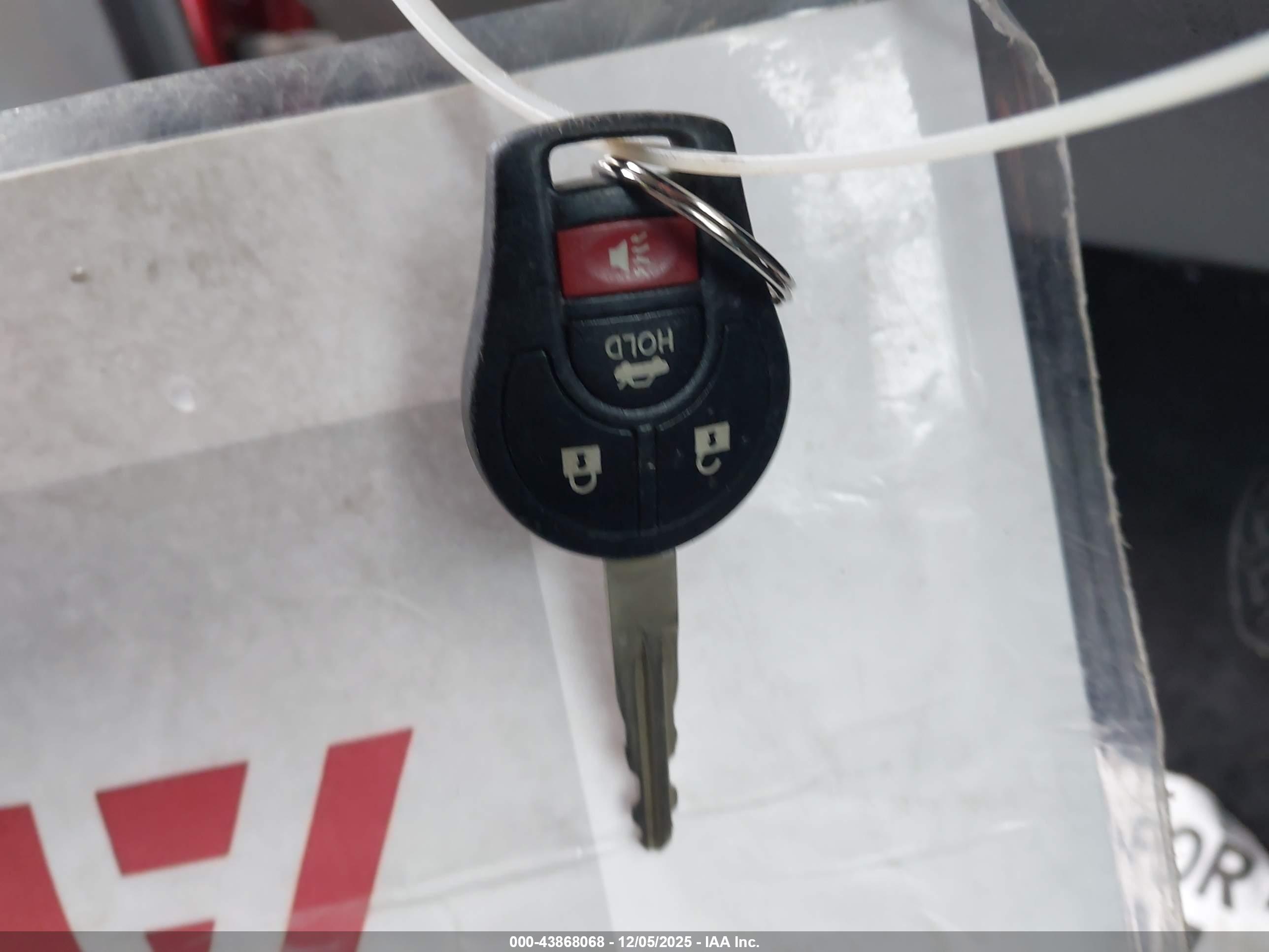 NISSAN VERSA image 11