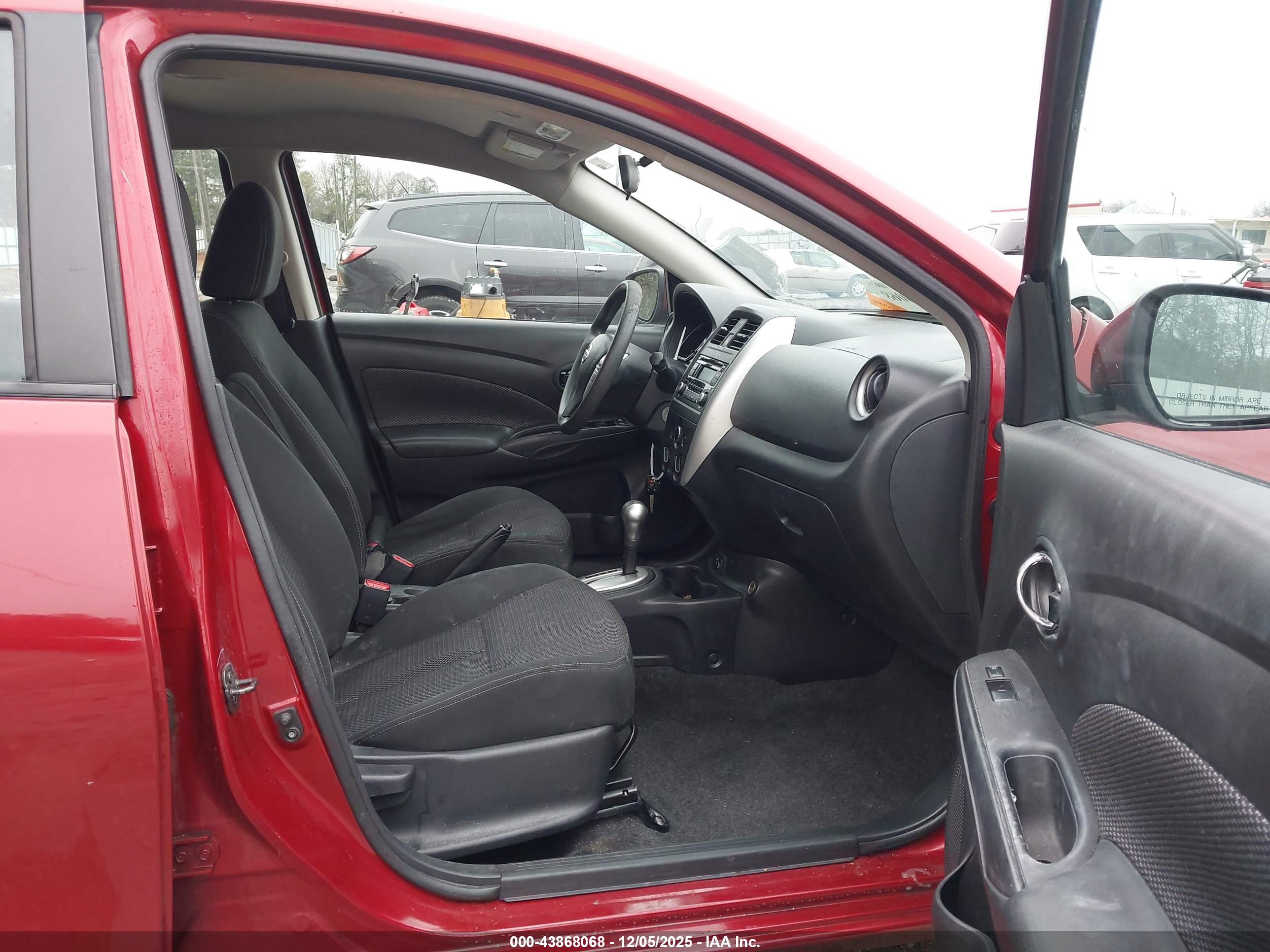NISSAN VERSA image 5