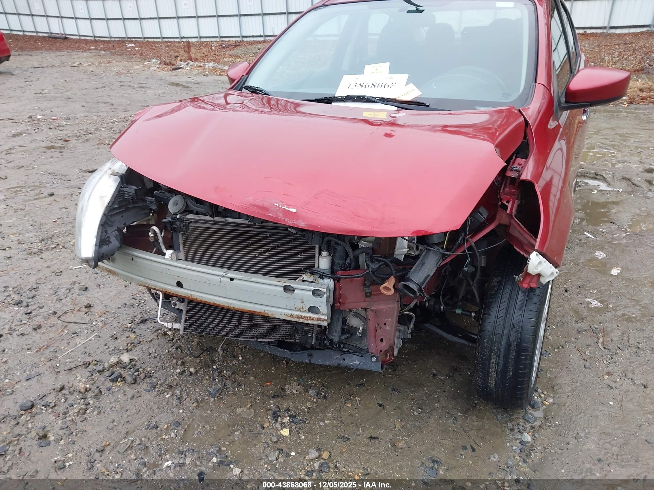 NISSAN VERSA image 6