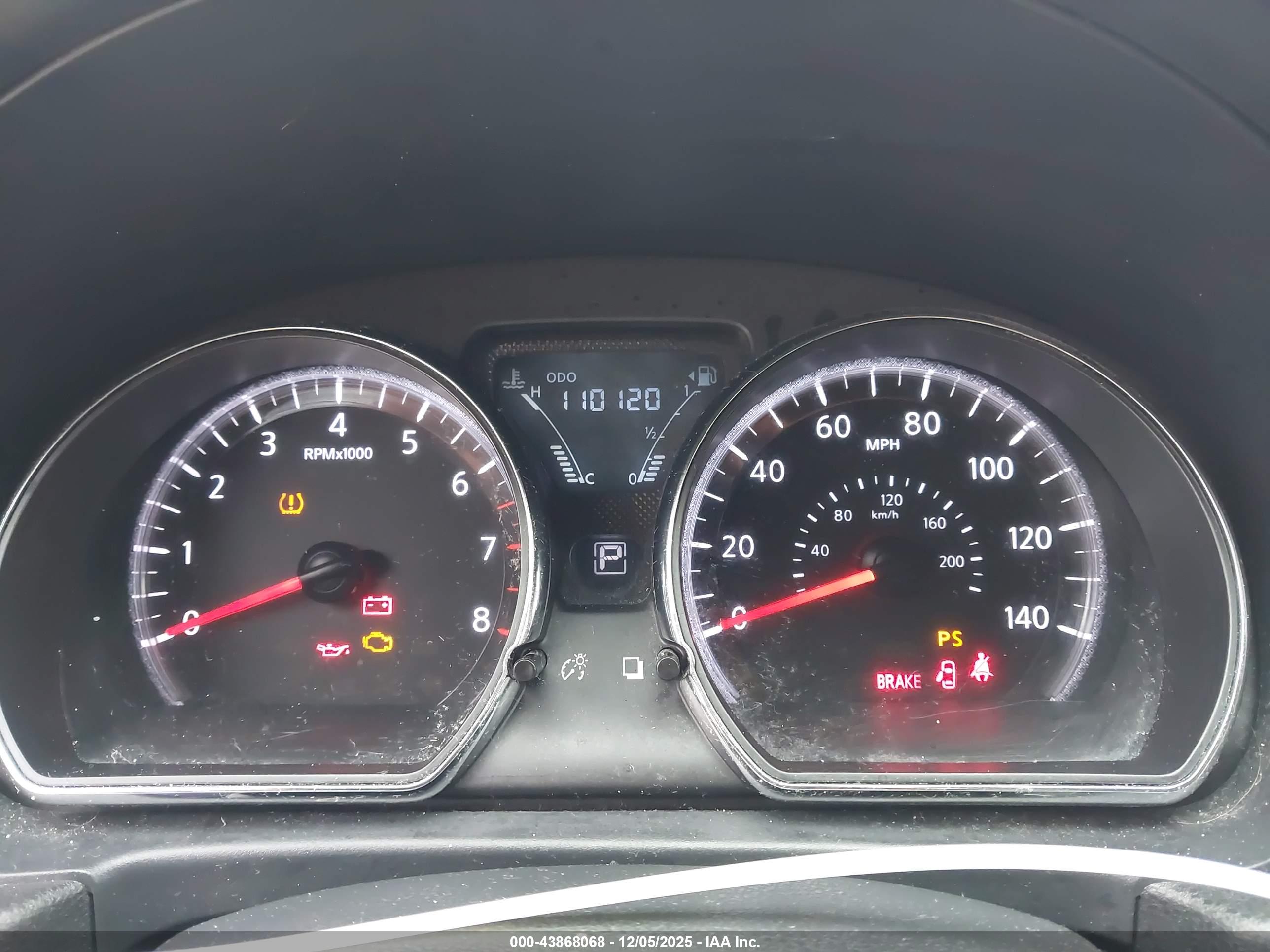 NISSAN VERSA image 7