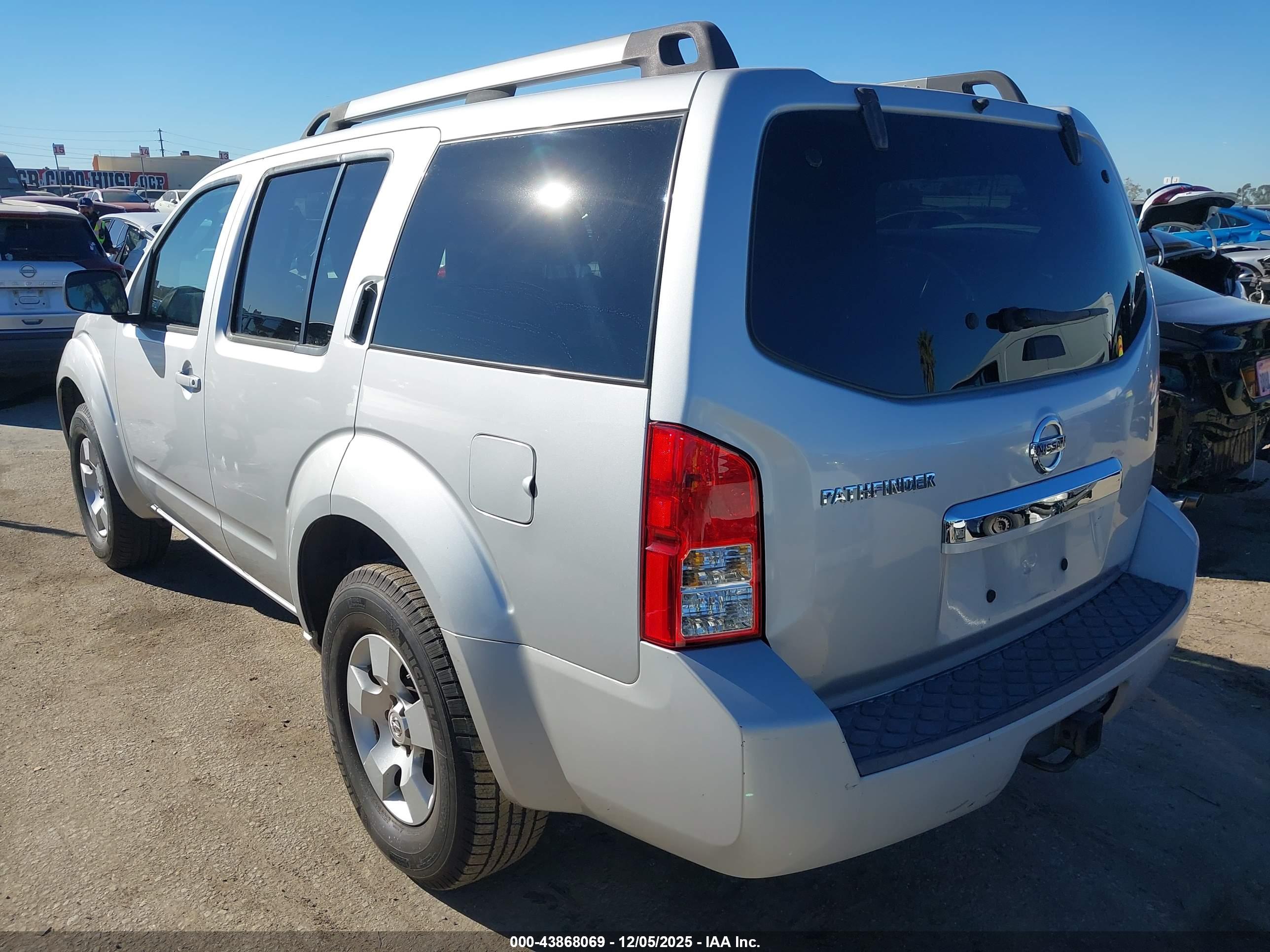 NISSAN PATHFINDER image 3