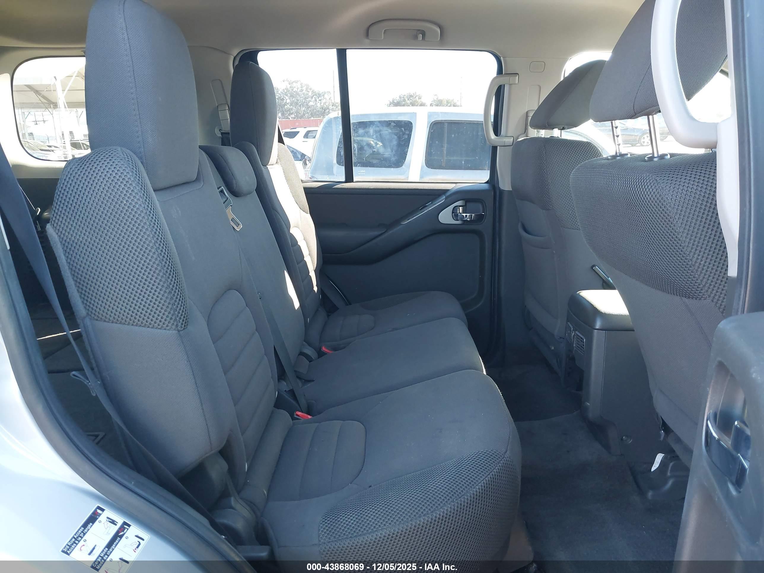 NISSAN PATHFINDER image 8