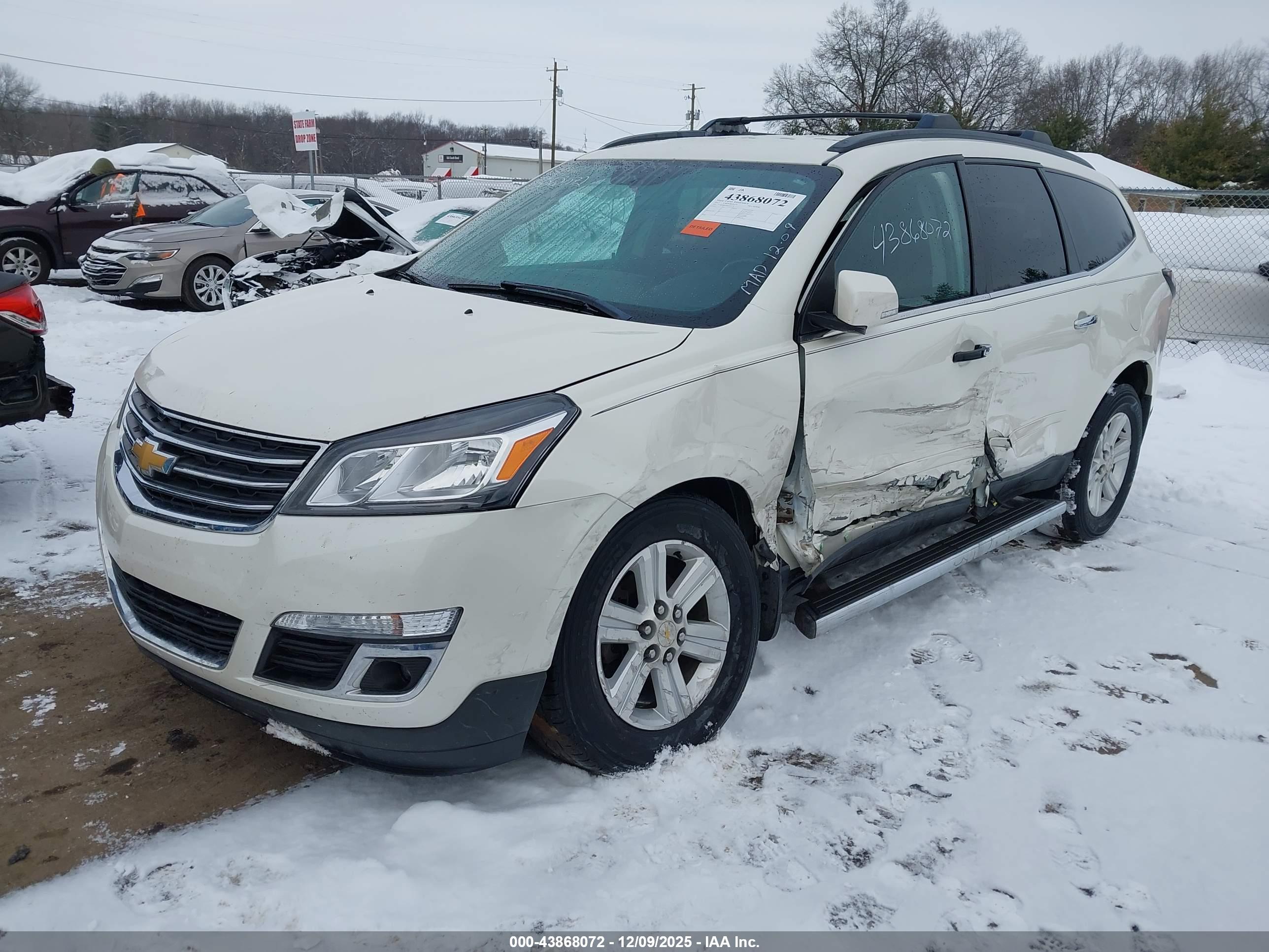 CHEVROLET TRAVERSE image 2