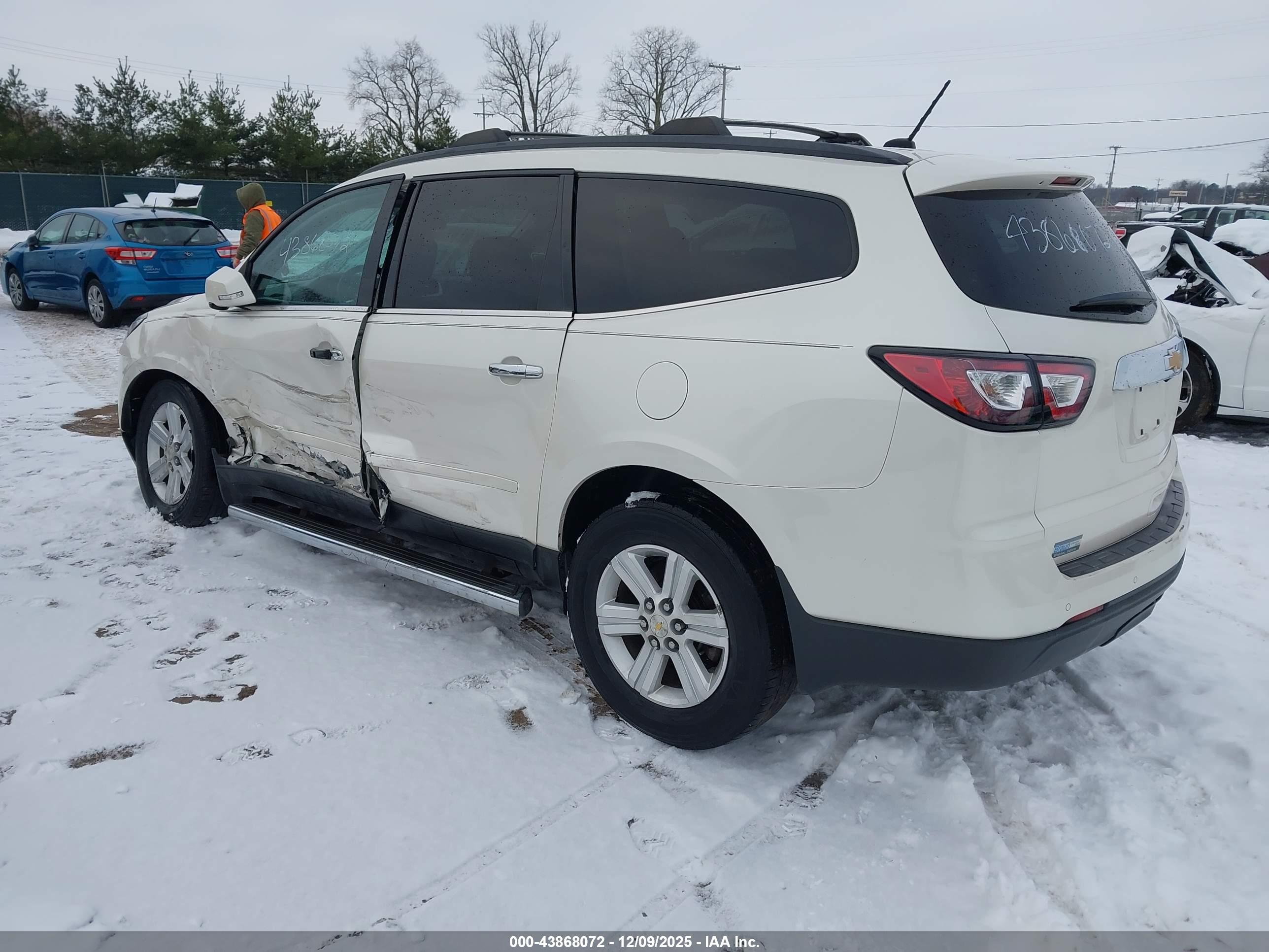 CHEVROLET TRAVERSE image 3