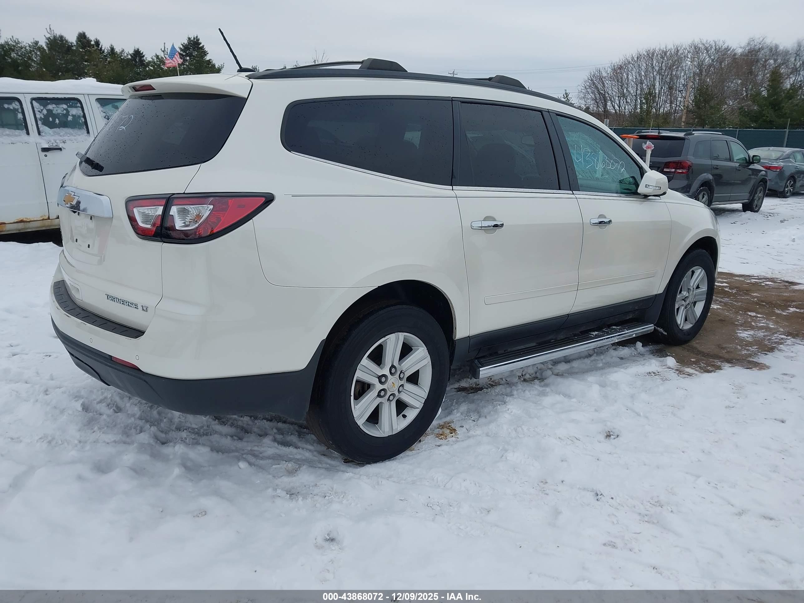 CHEVROLET TRAVERSE image 4