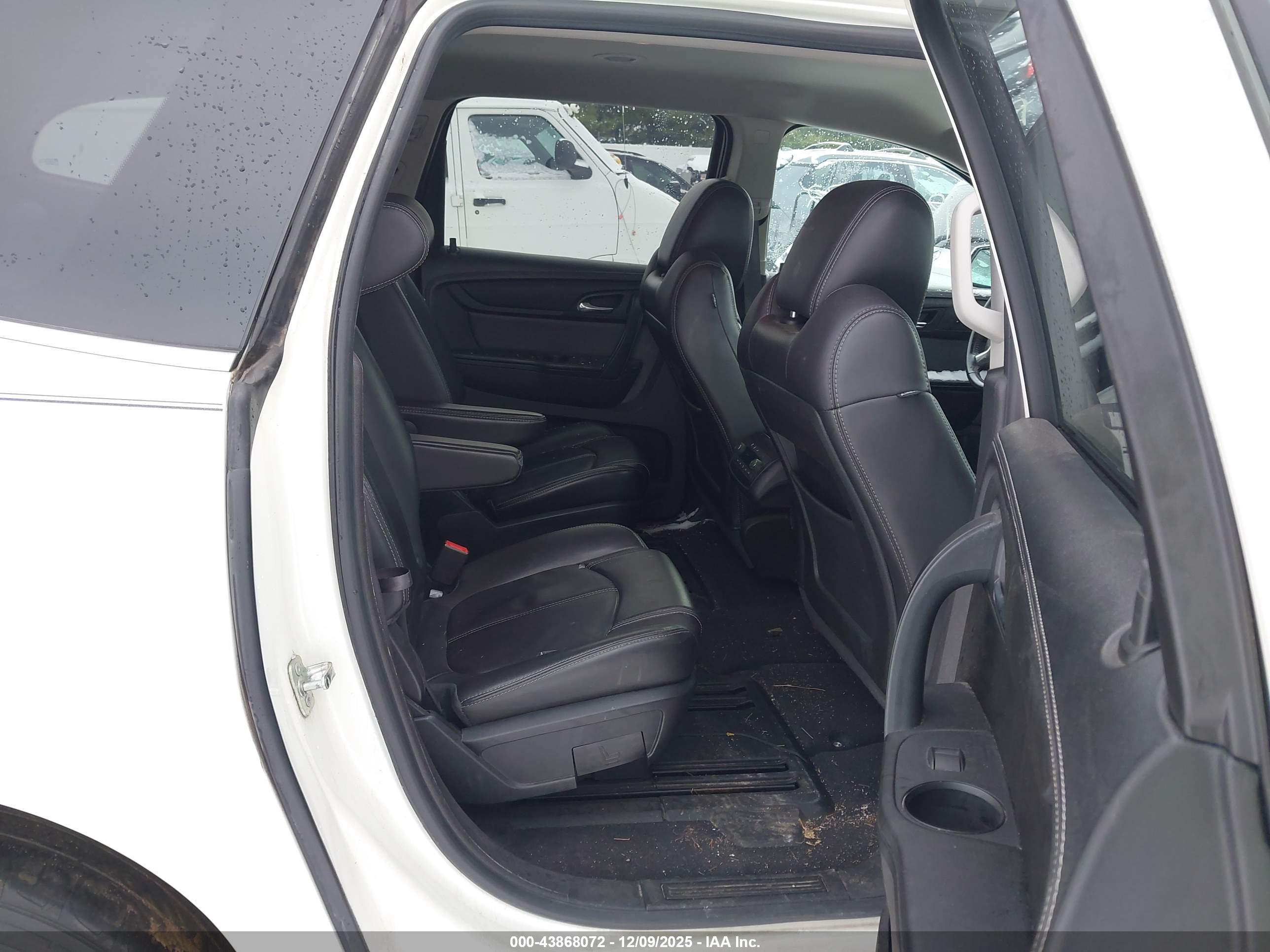 CHEVROLET TRAVERSE image 8