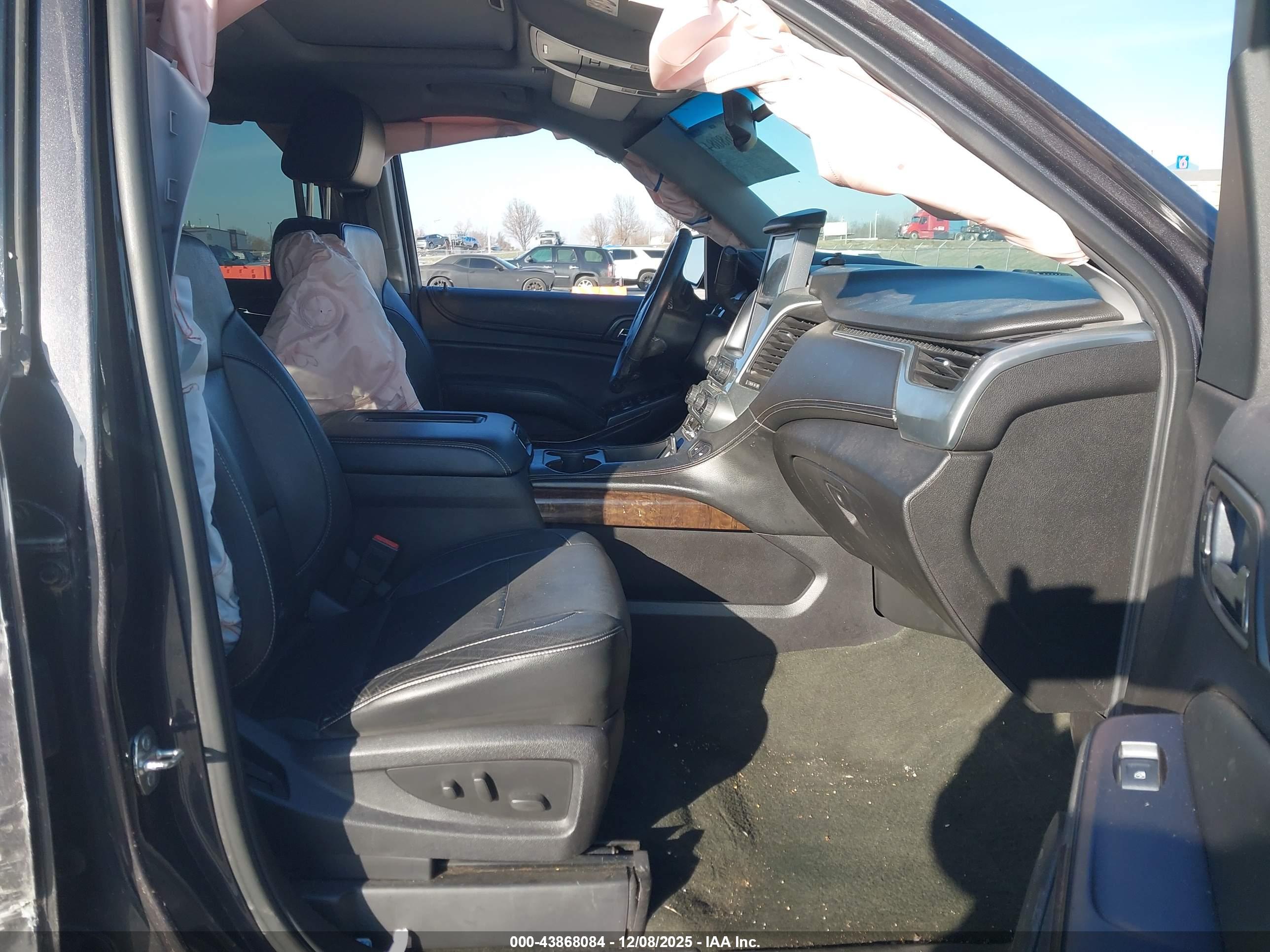 CHEVROLET TAHOE image 5