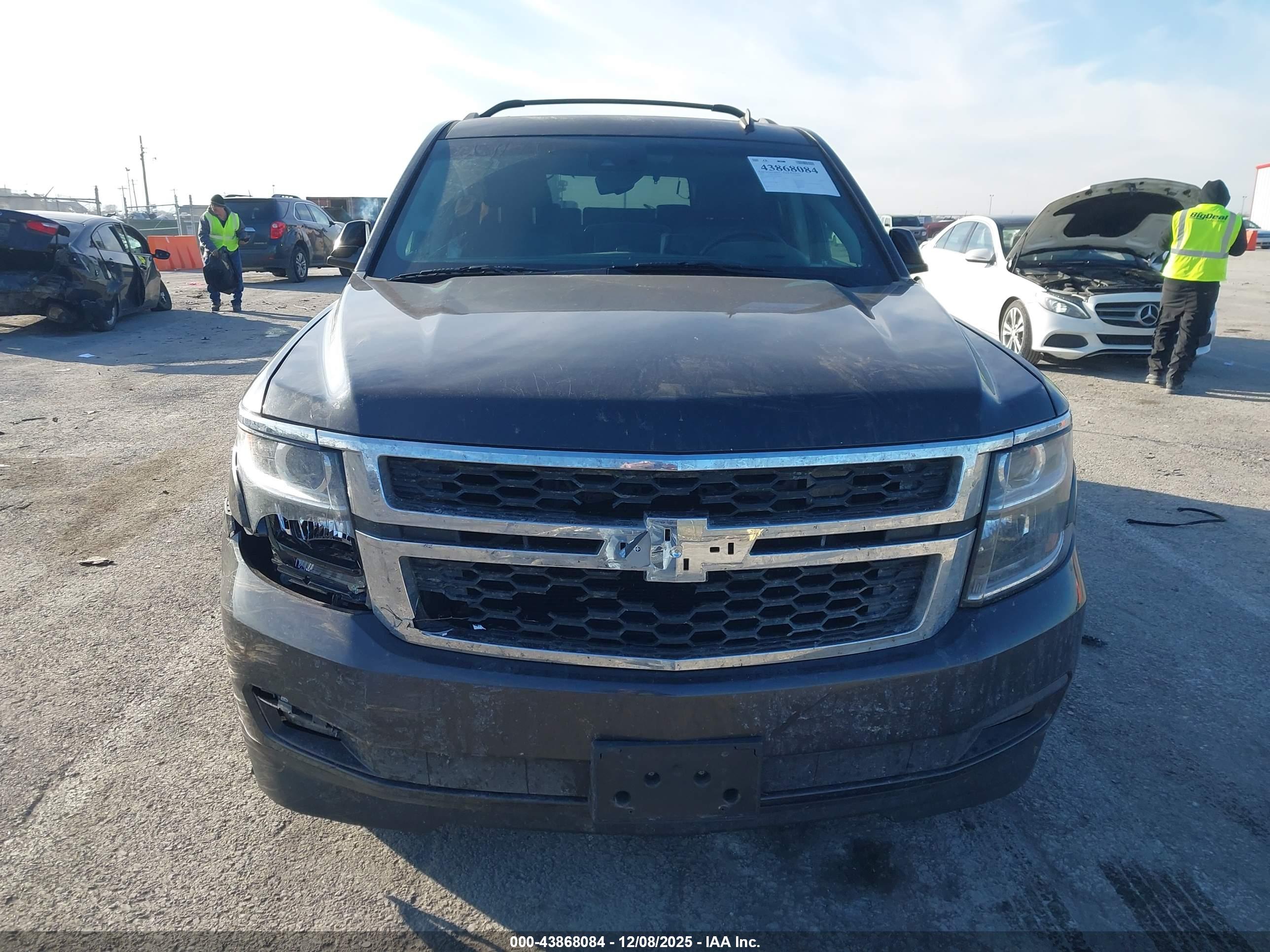 CHEVROLET TAHOE image 6