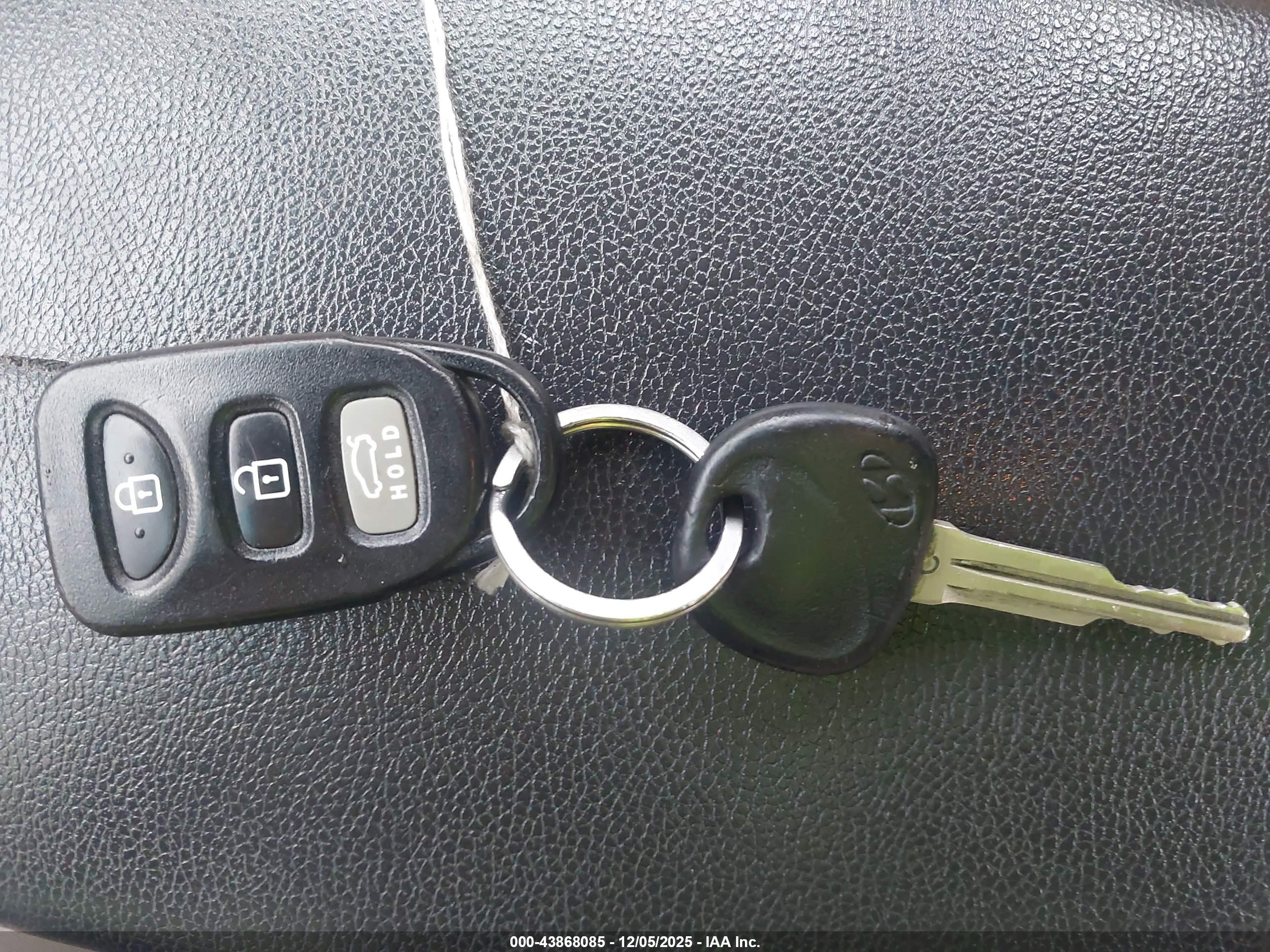 HYUNDAI ELANTRA image 11