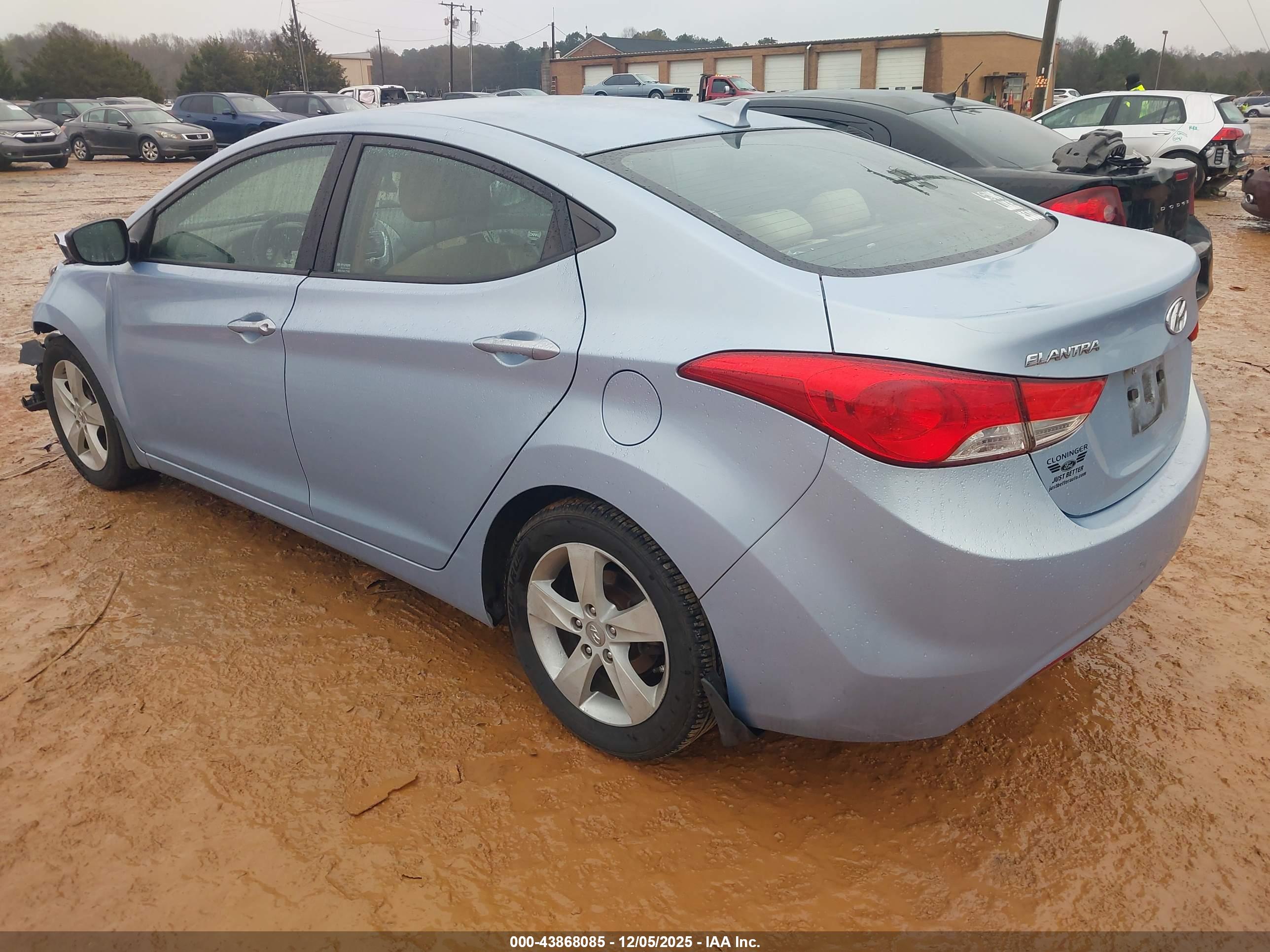 HYUNDAI ELANTRA image 3