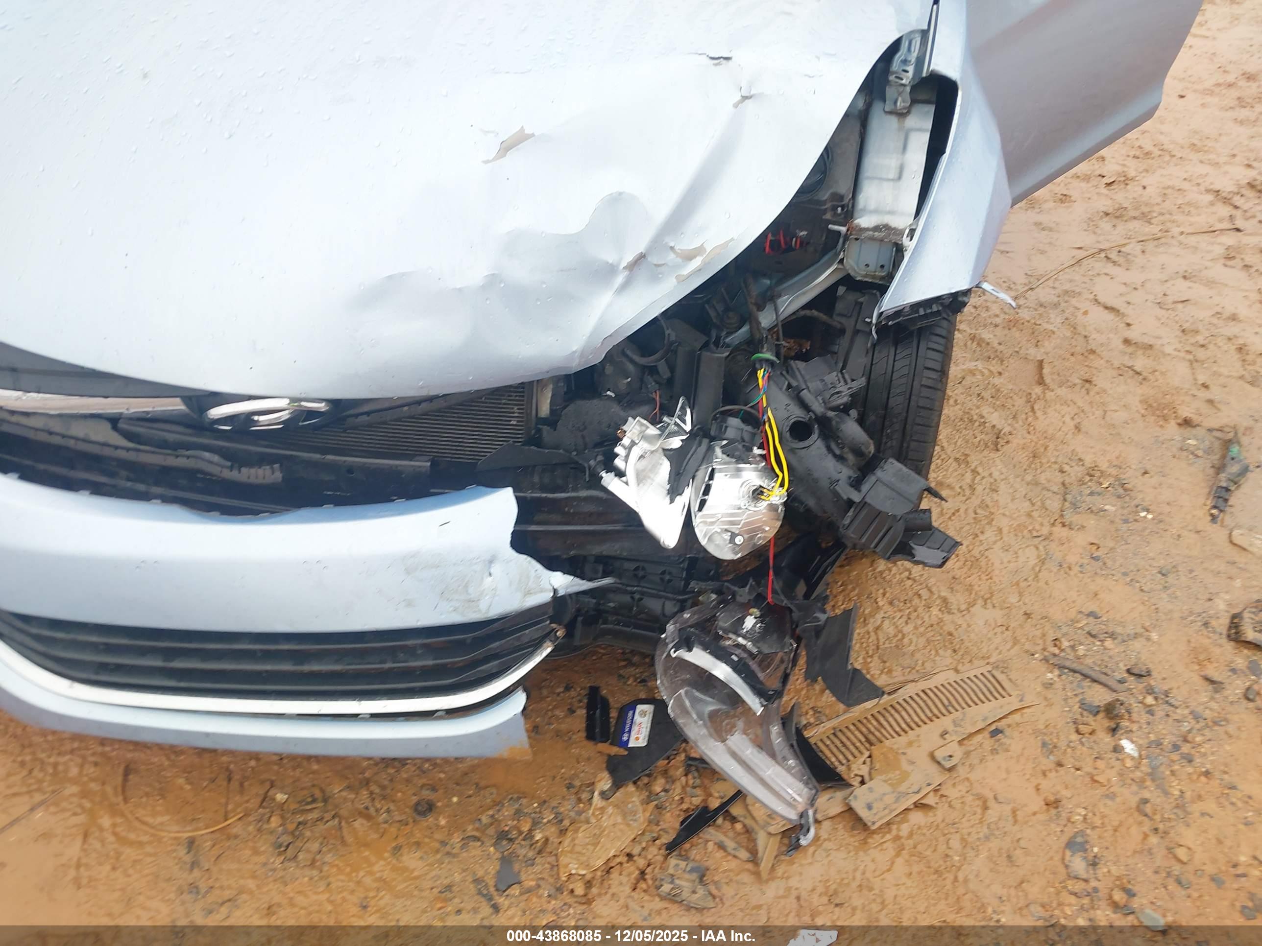 HYUNDAI ELANTRA image 6
