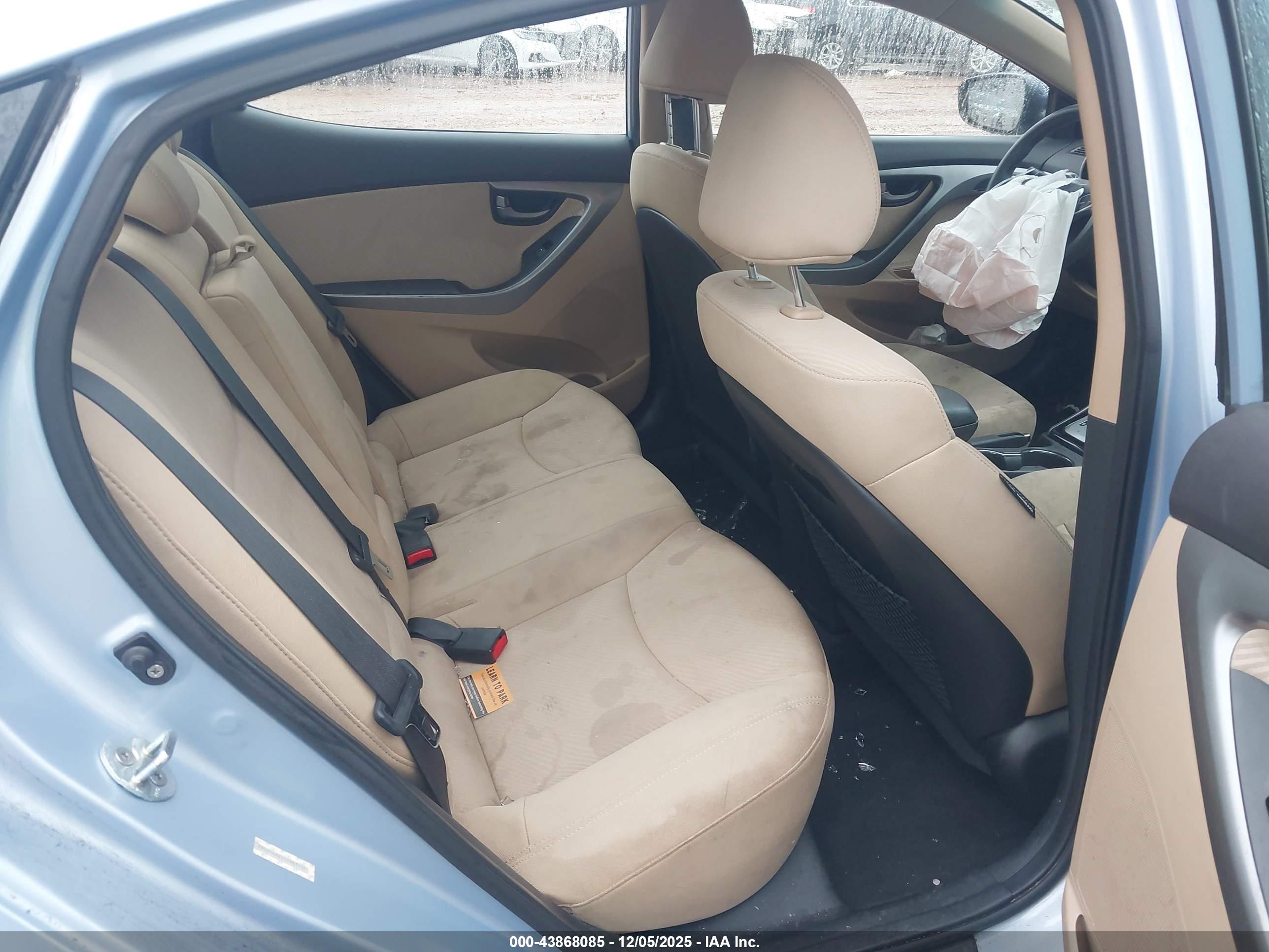 HYUNDAI ELANTRA image 8