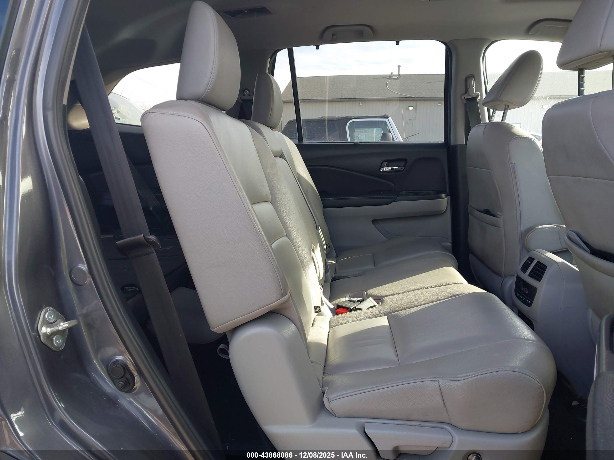 HONDA PILOT image 8