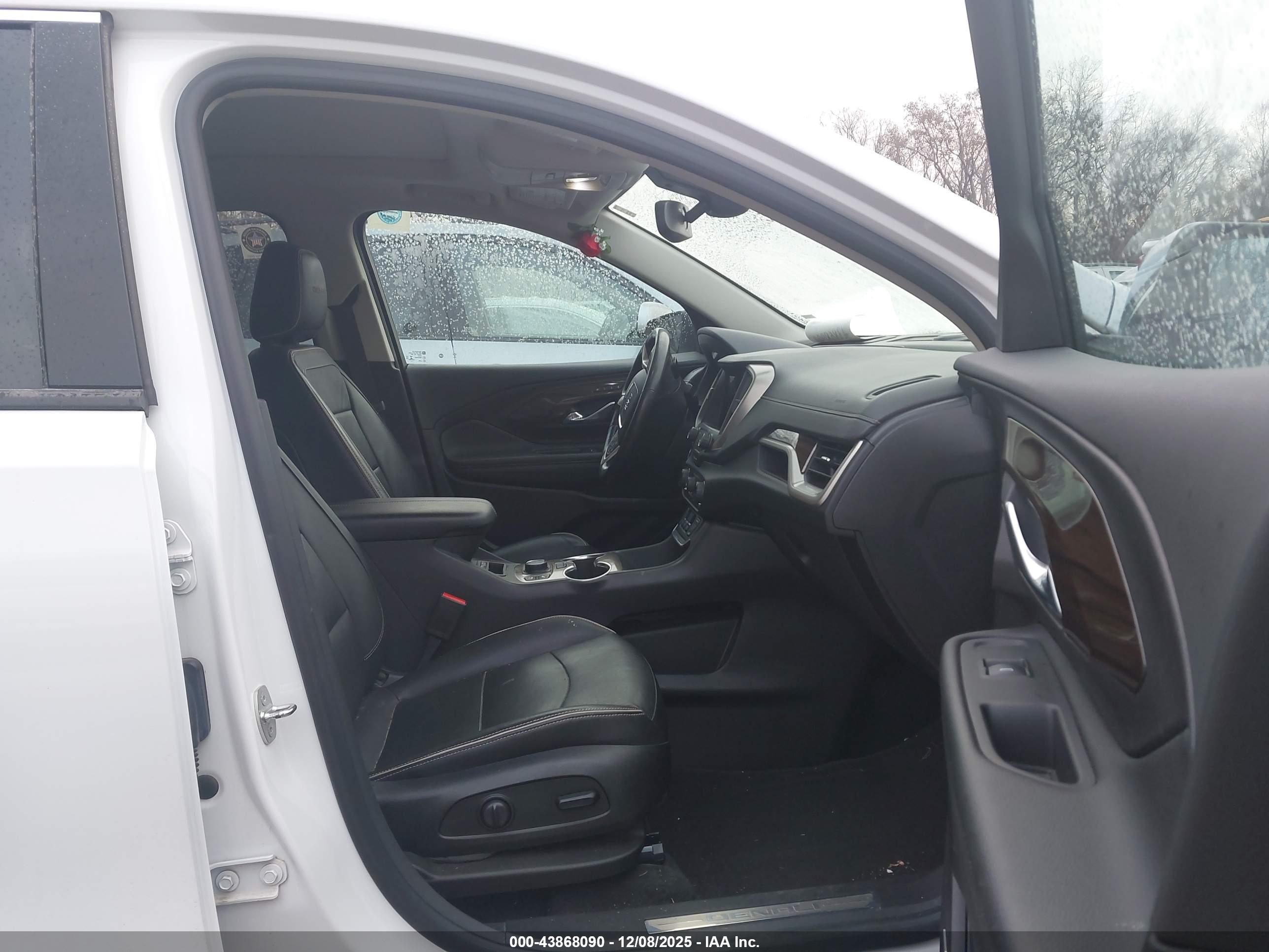 GMC TERRAIN image 5