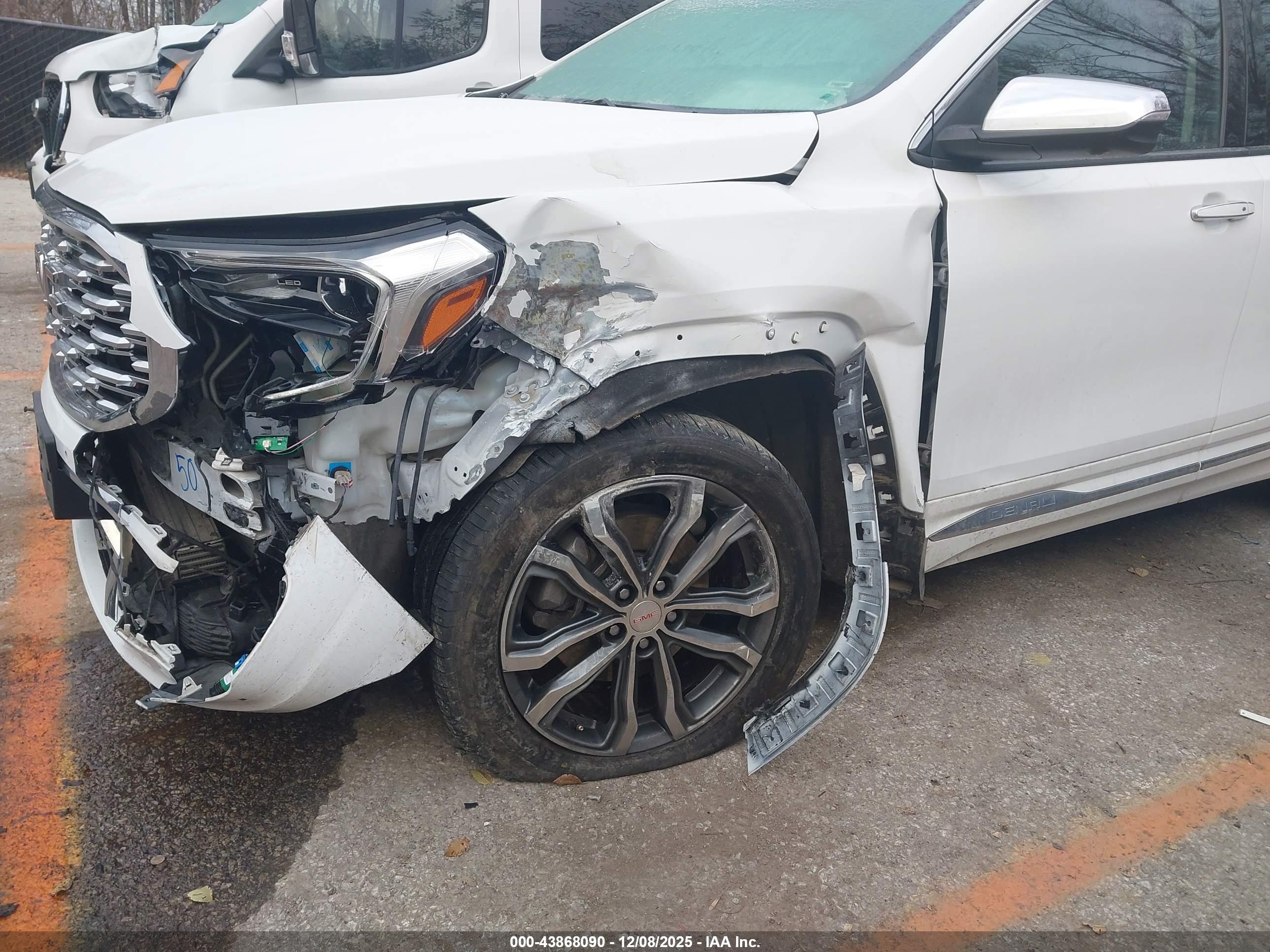 GMC TERRAIN image 6
