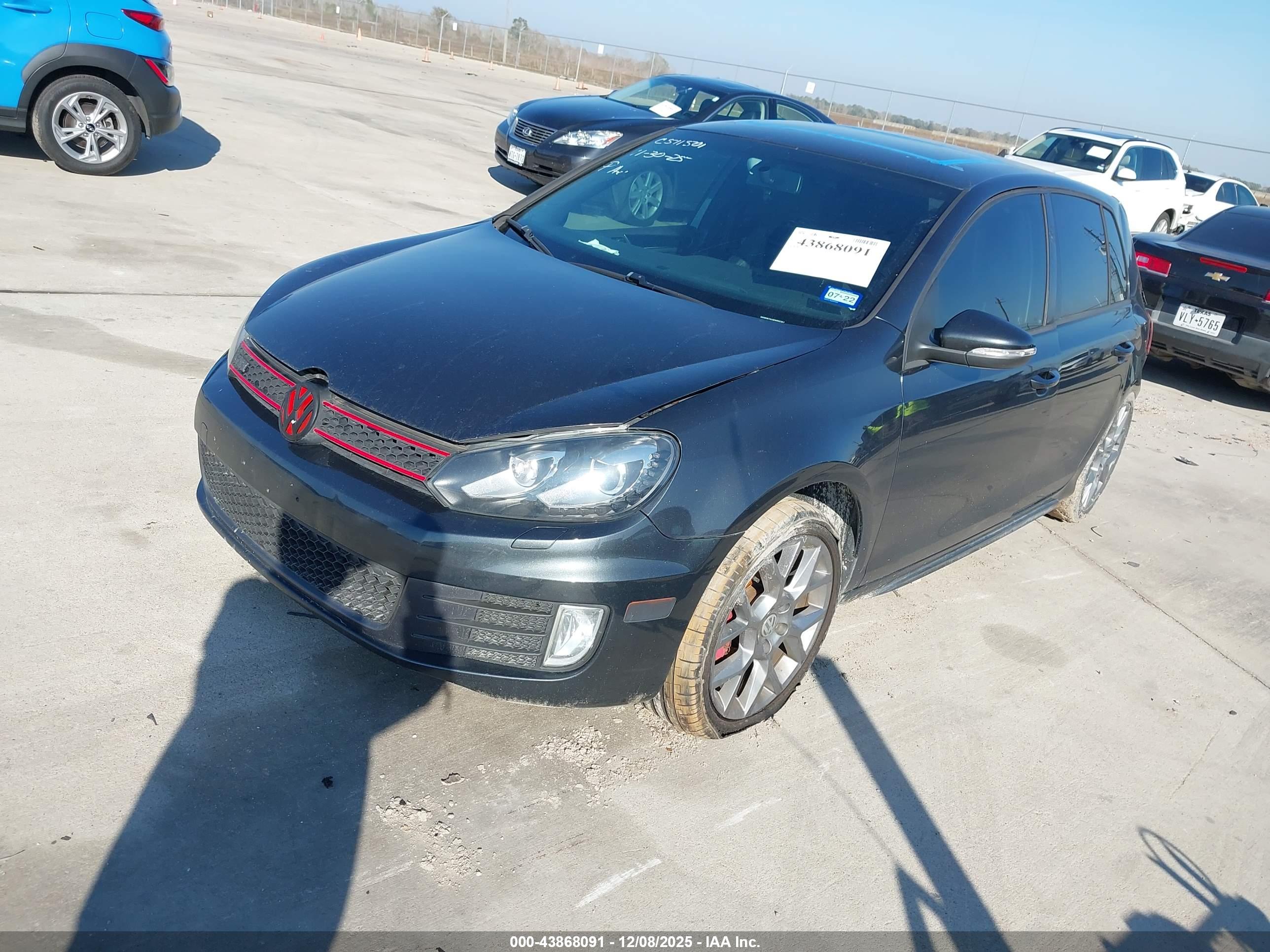 VOLKSWAGEN GTI image 2