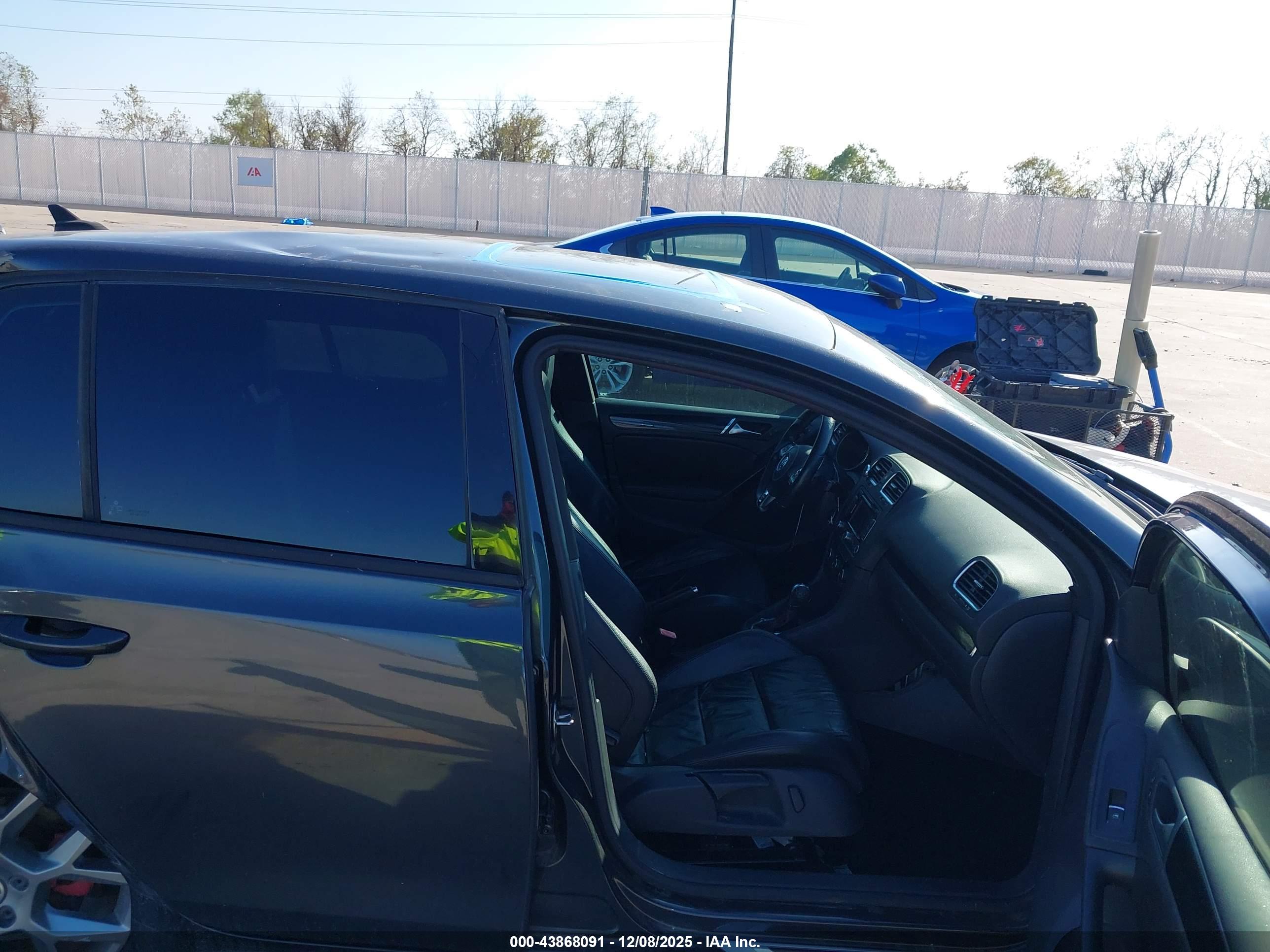VOLKSWAGEN GTI image 5