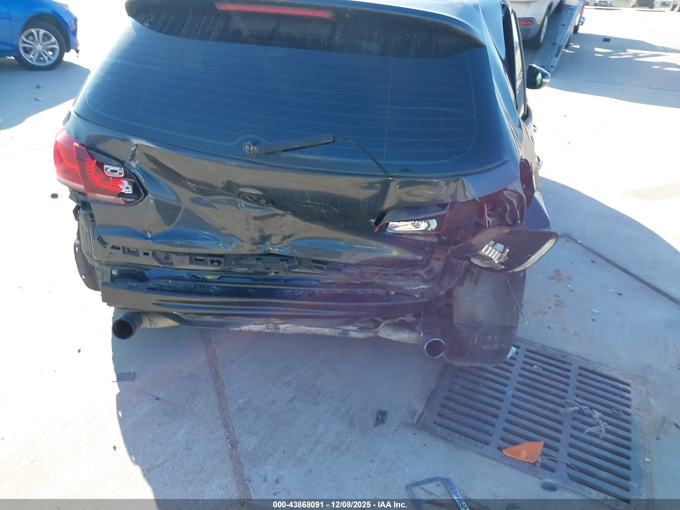 VOLKSWAGEN GTI image 6