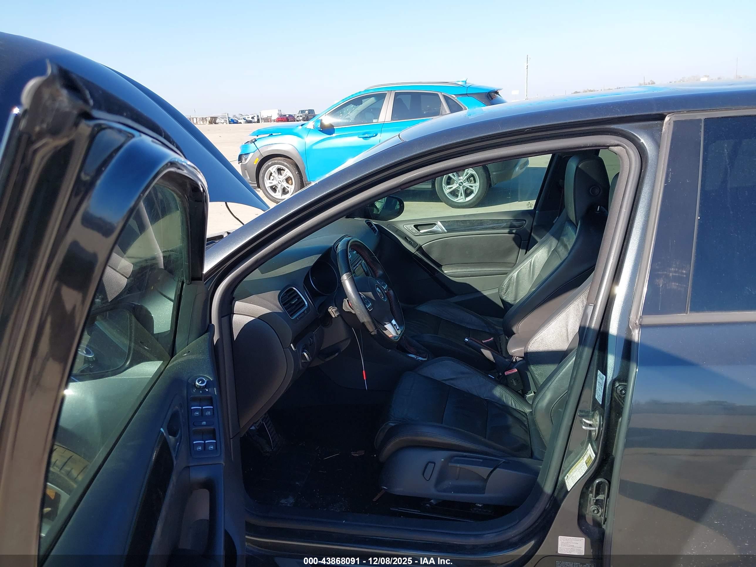 VOLKSWAGEN GTI image 8