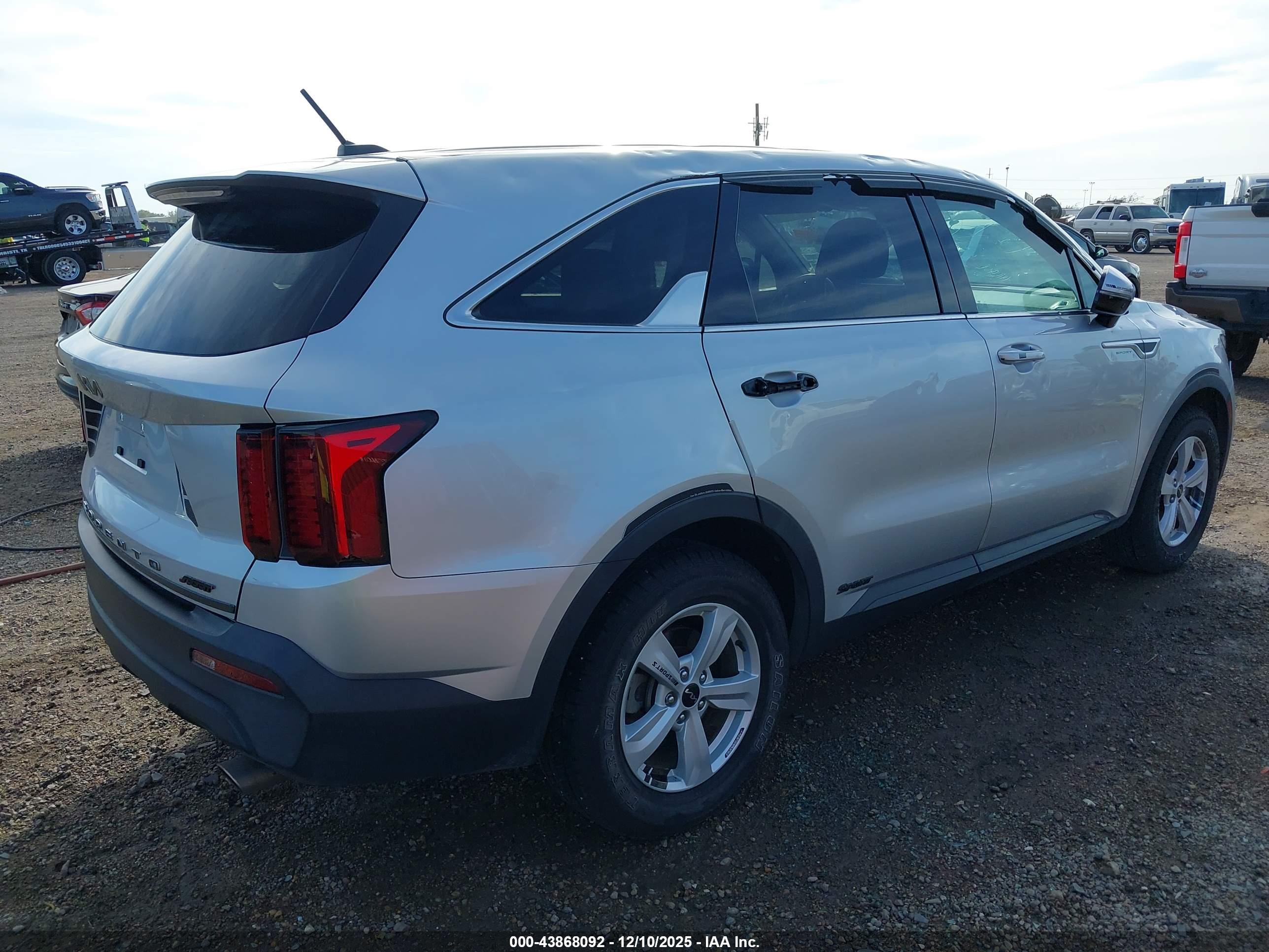 KIA SORENTO image 4
