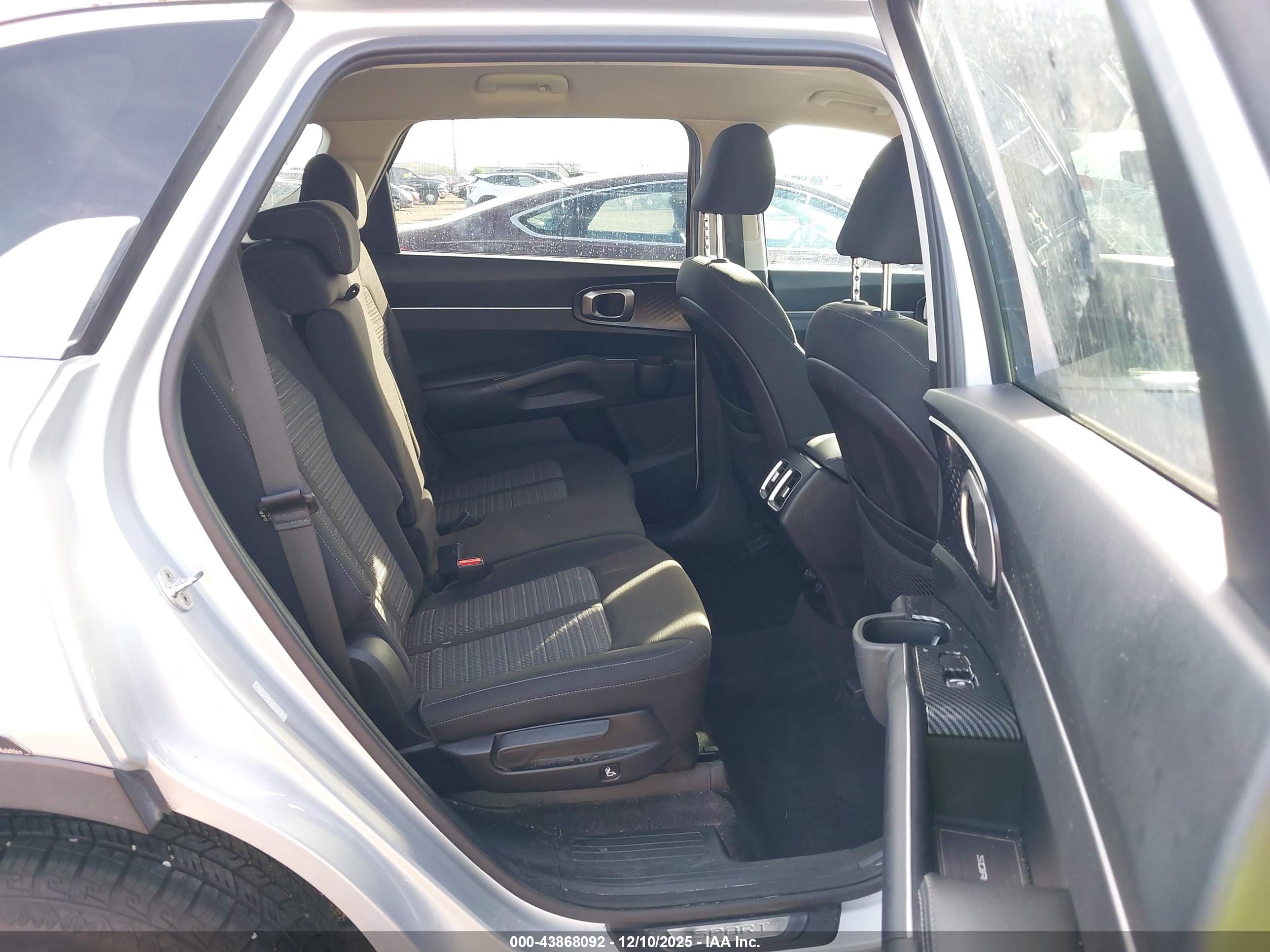 KIA SORENTO image 8