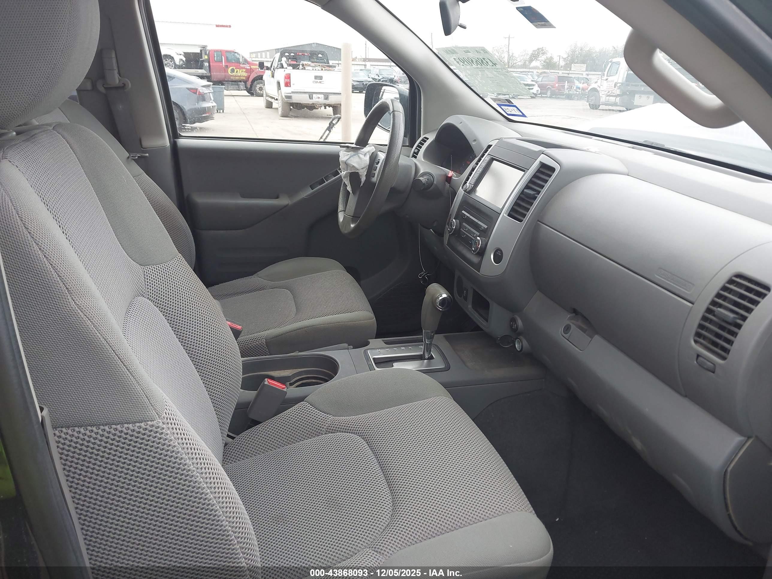 NISSAN FRONTIER image 5