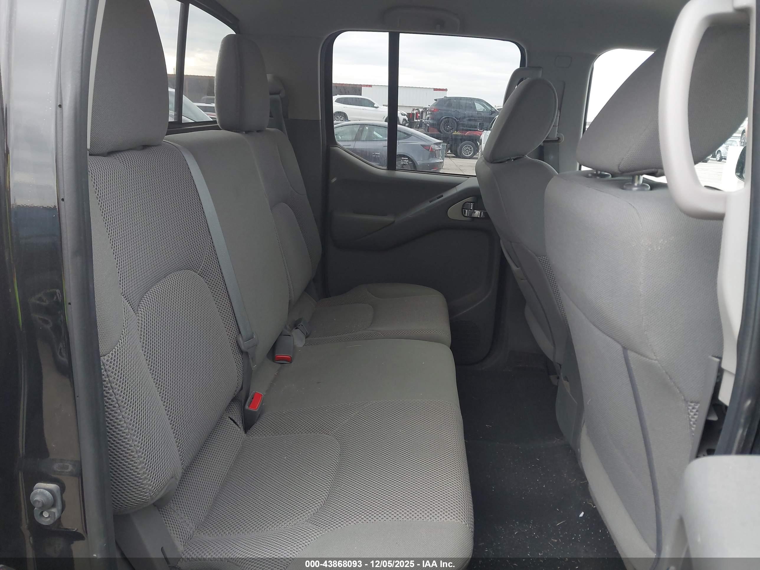 NISSAN FRONTIER image 8