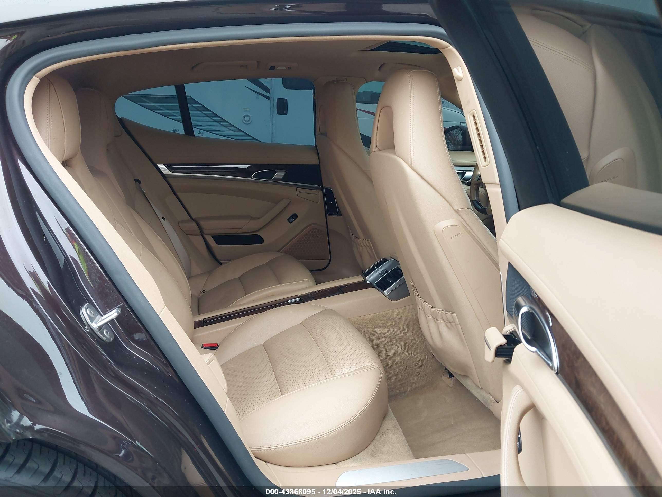 PORSCHE PANAMERA image 8