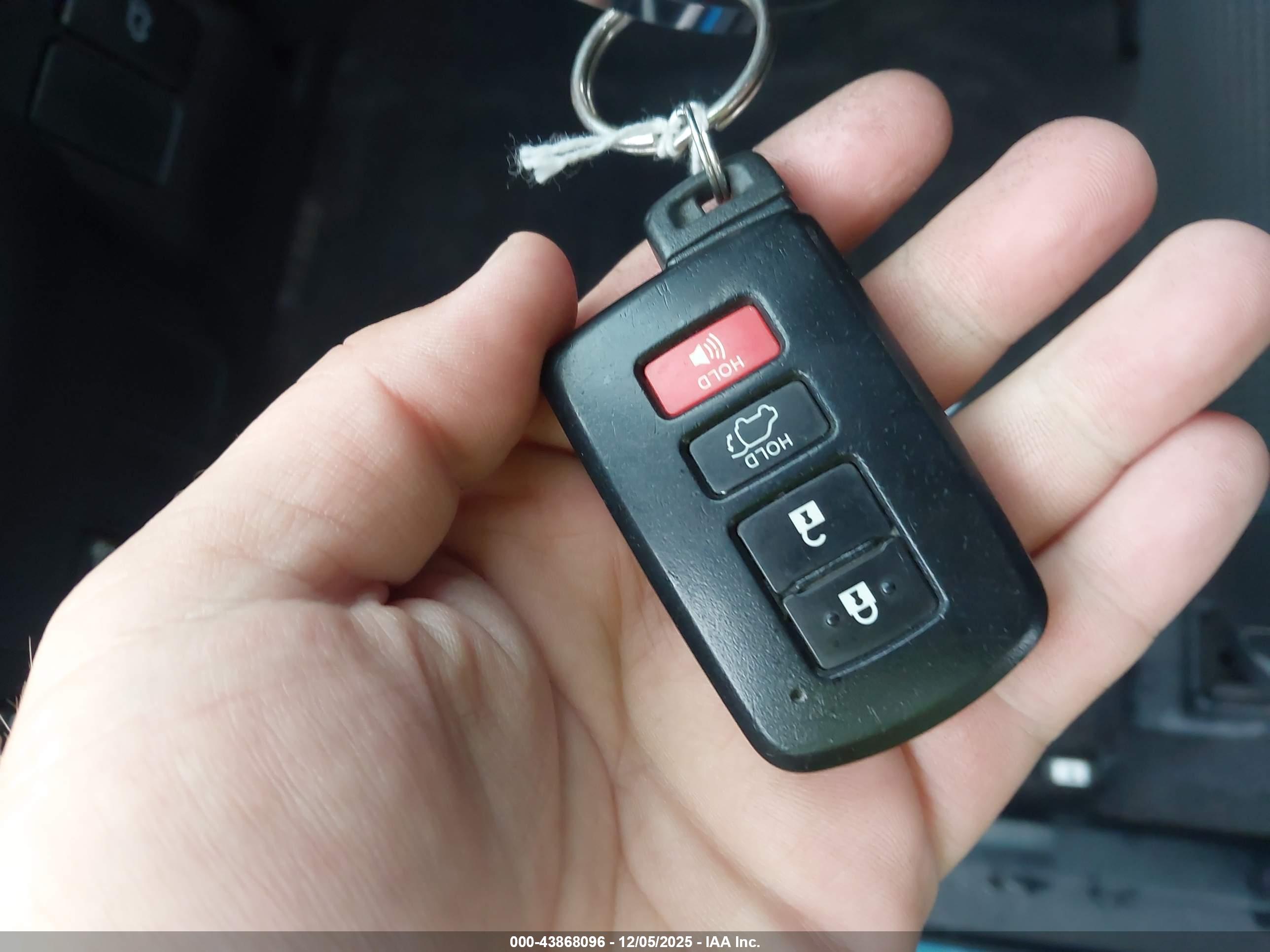 TOYOTA RAV4 image 11
