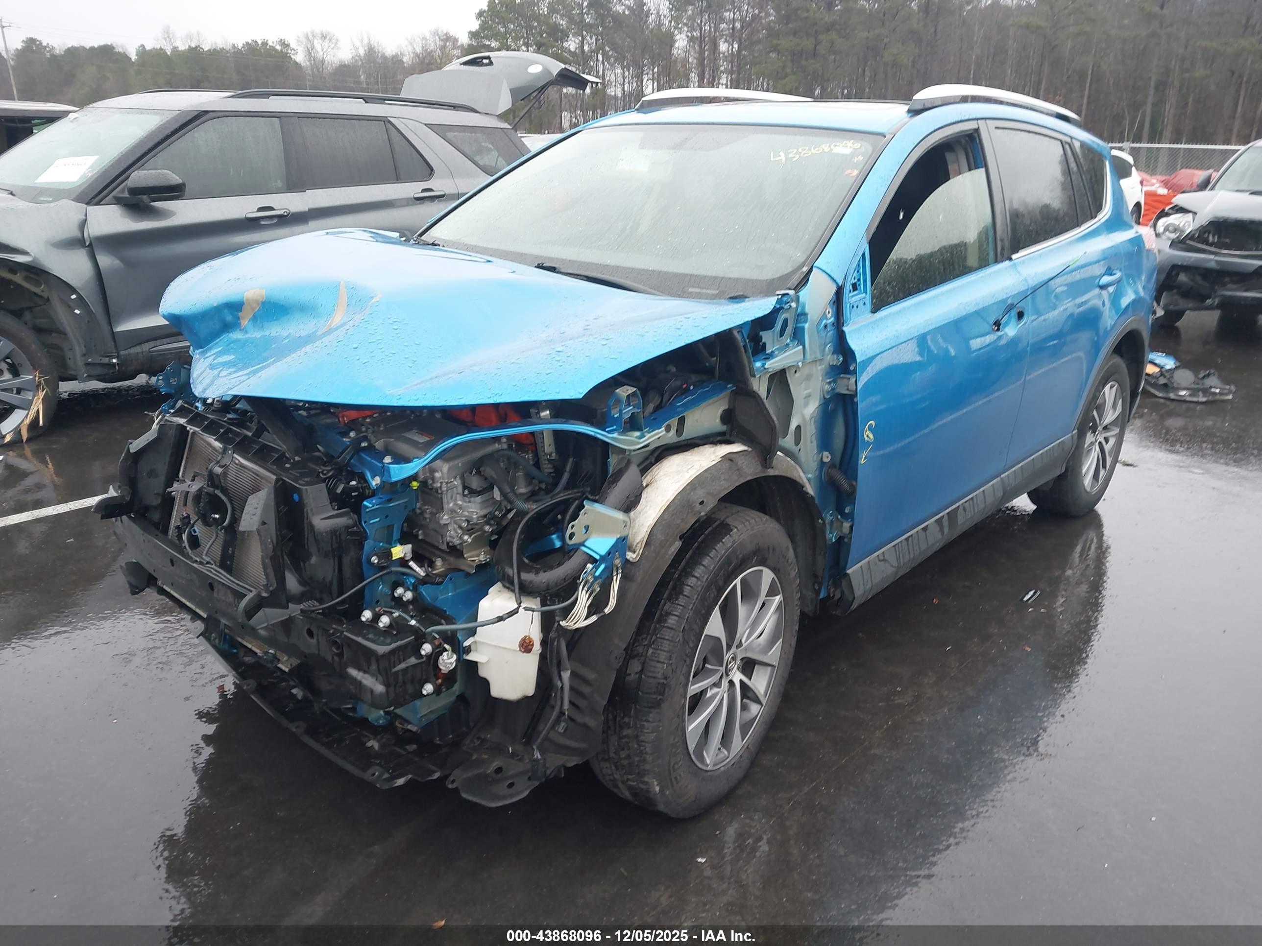 TOYOTA RAV4 image 2