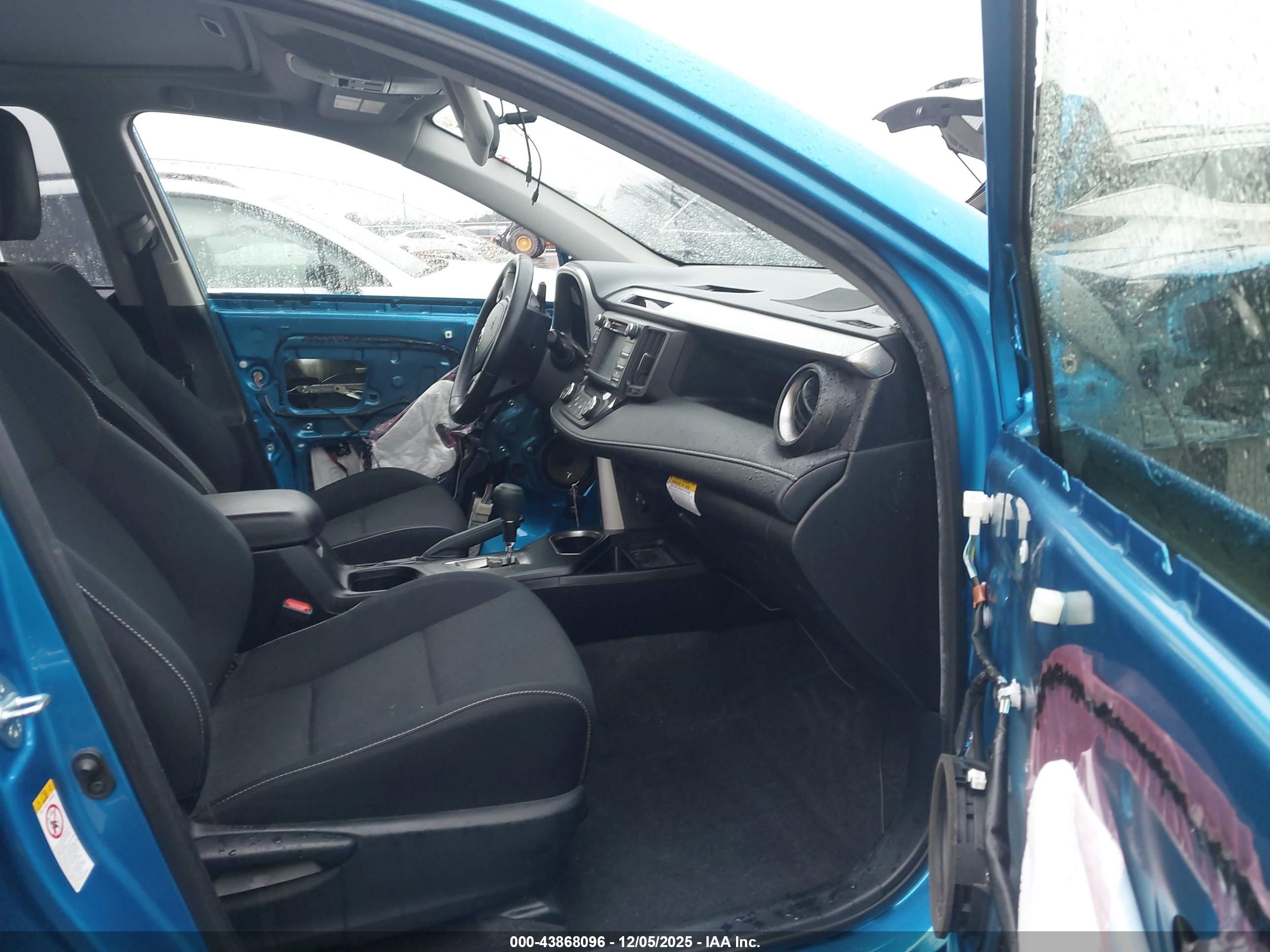 TOYOTA RAV4 image 5