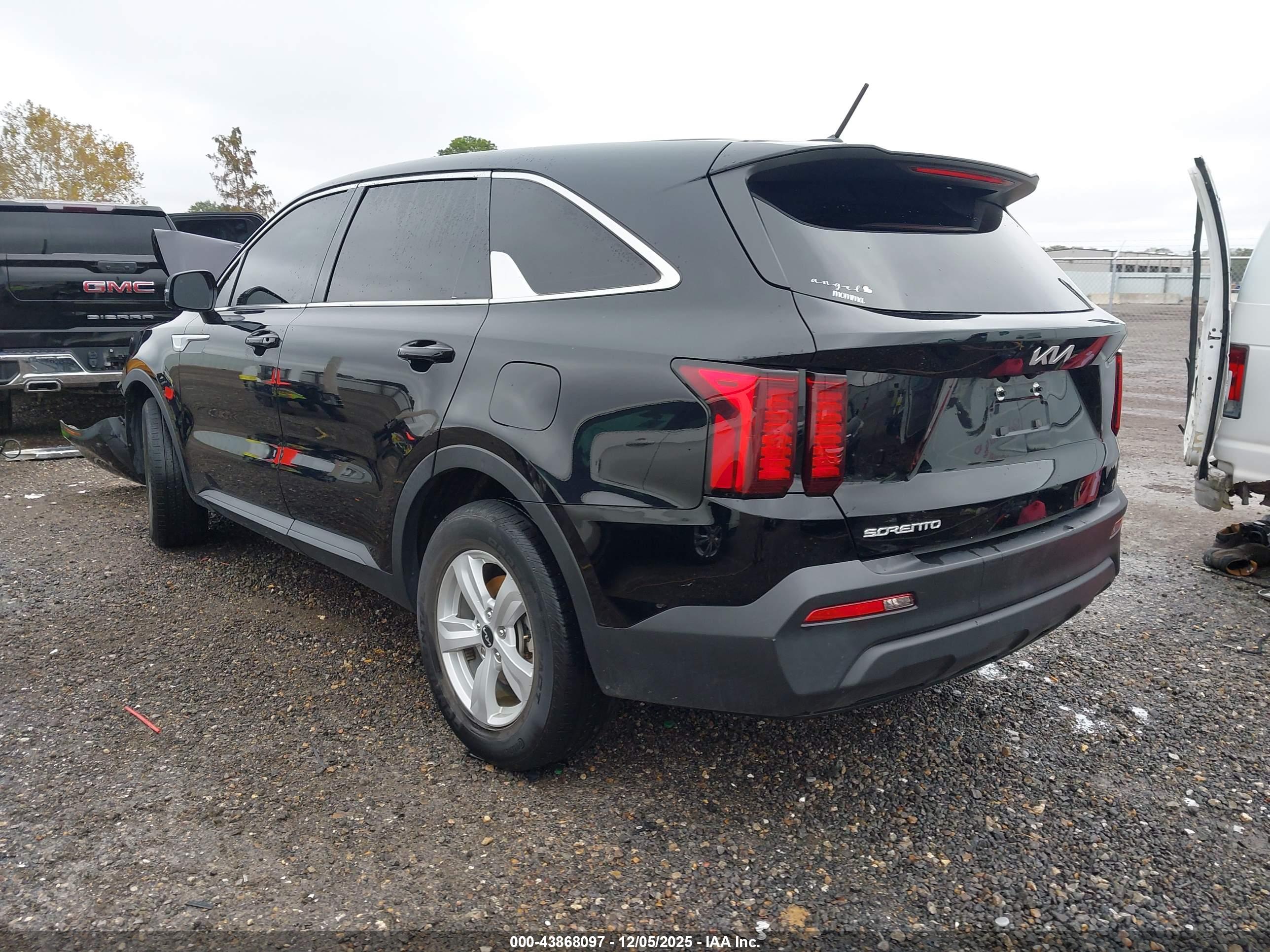 KIA SORENTO image 3