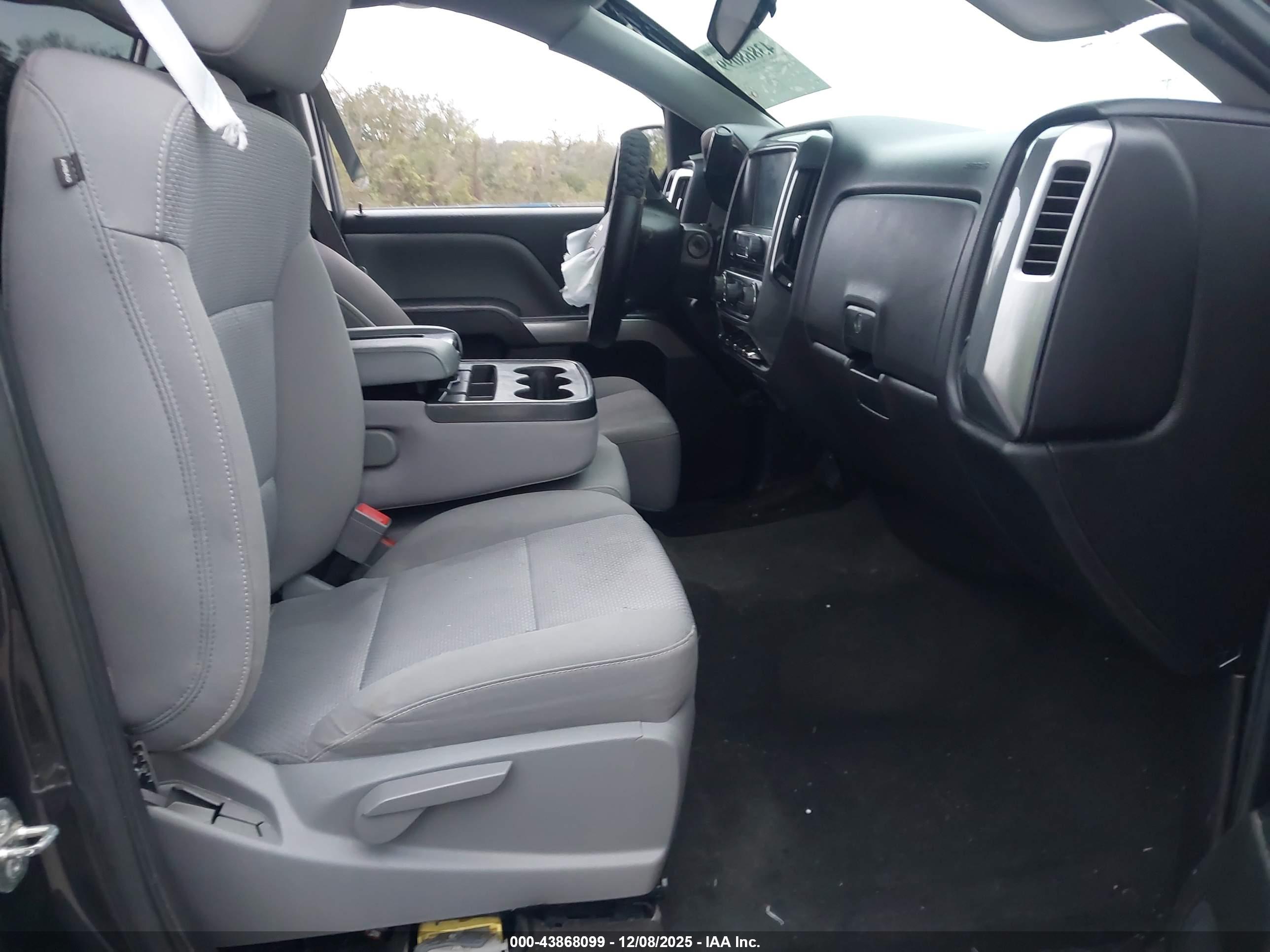 CHEVROLET SILVERADO image 5