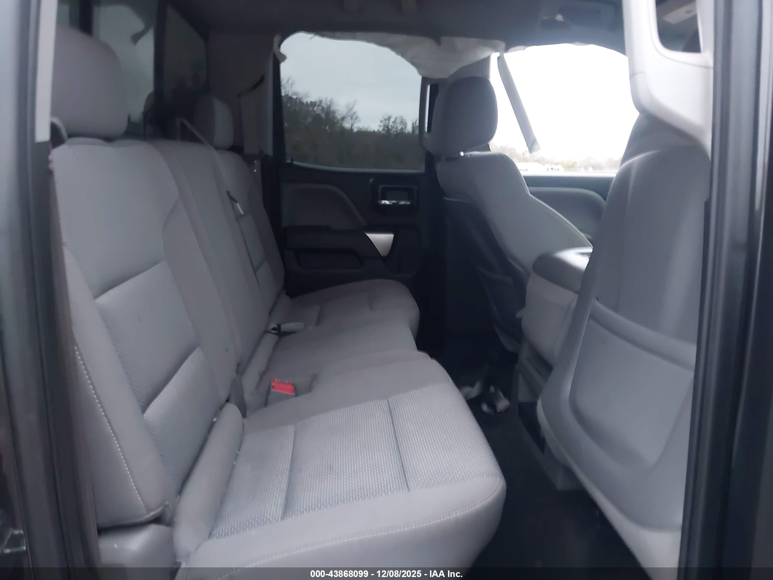 CHEVROLET SILVERADO image 8